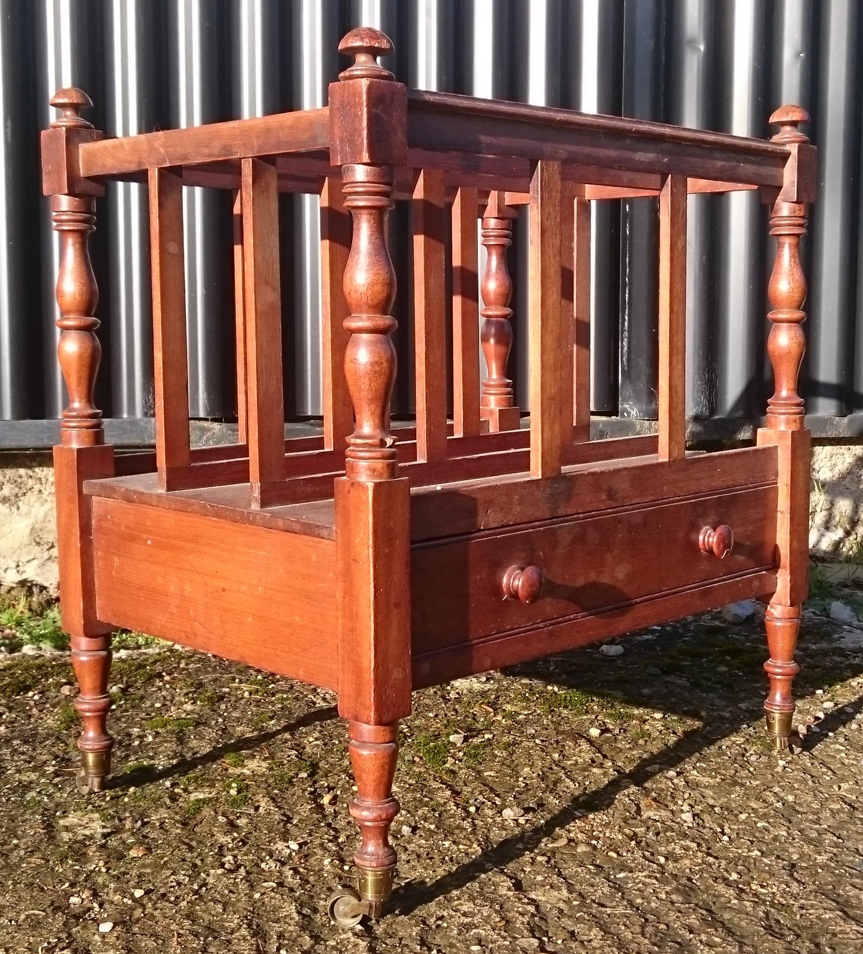 Early 20th Century Mahogany Canterbury / Magazine Rack Made by Howard and Sons In Good Condition For Sale In Gloucestershire, GB