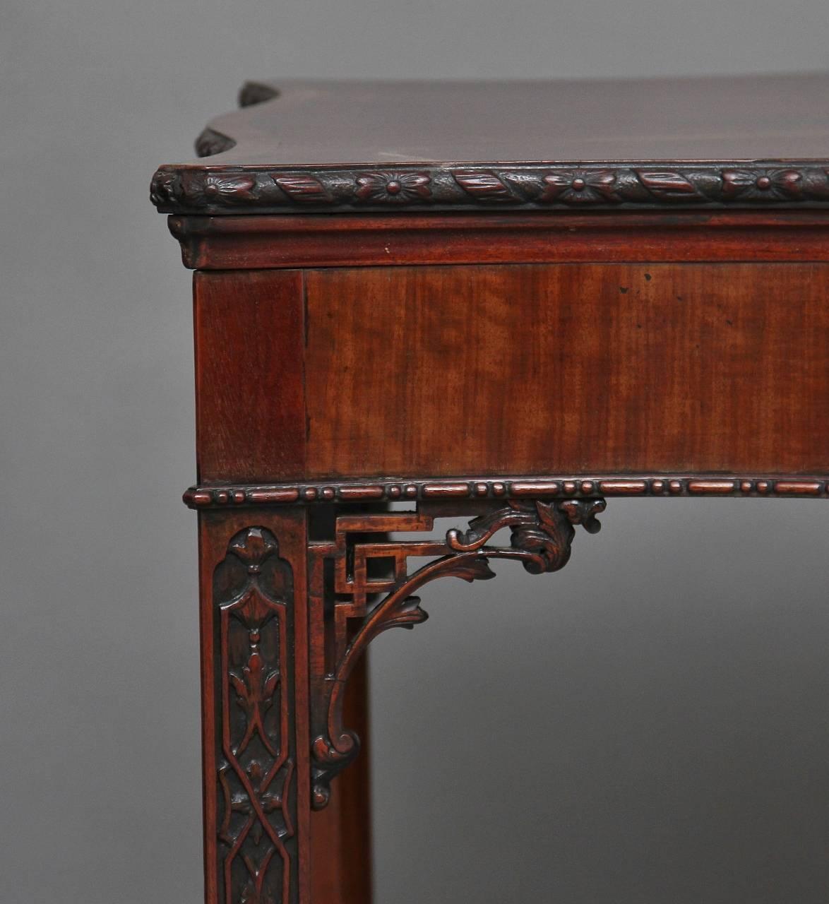 Early 20th Century Mahogany Center Table For Sale 1