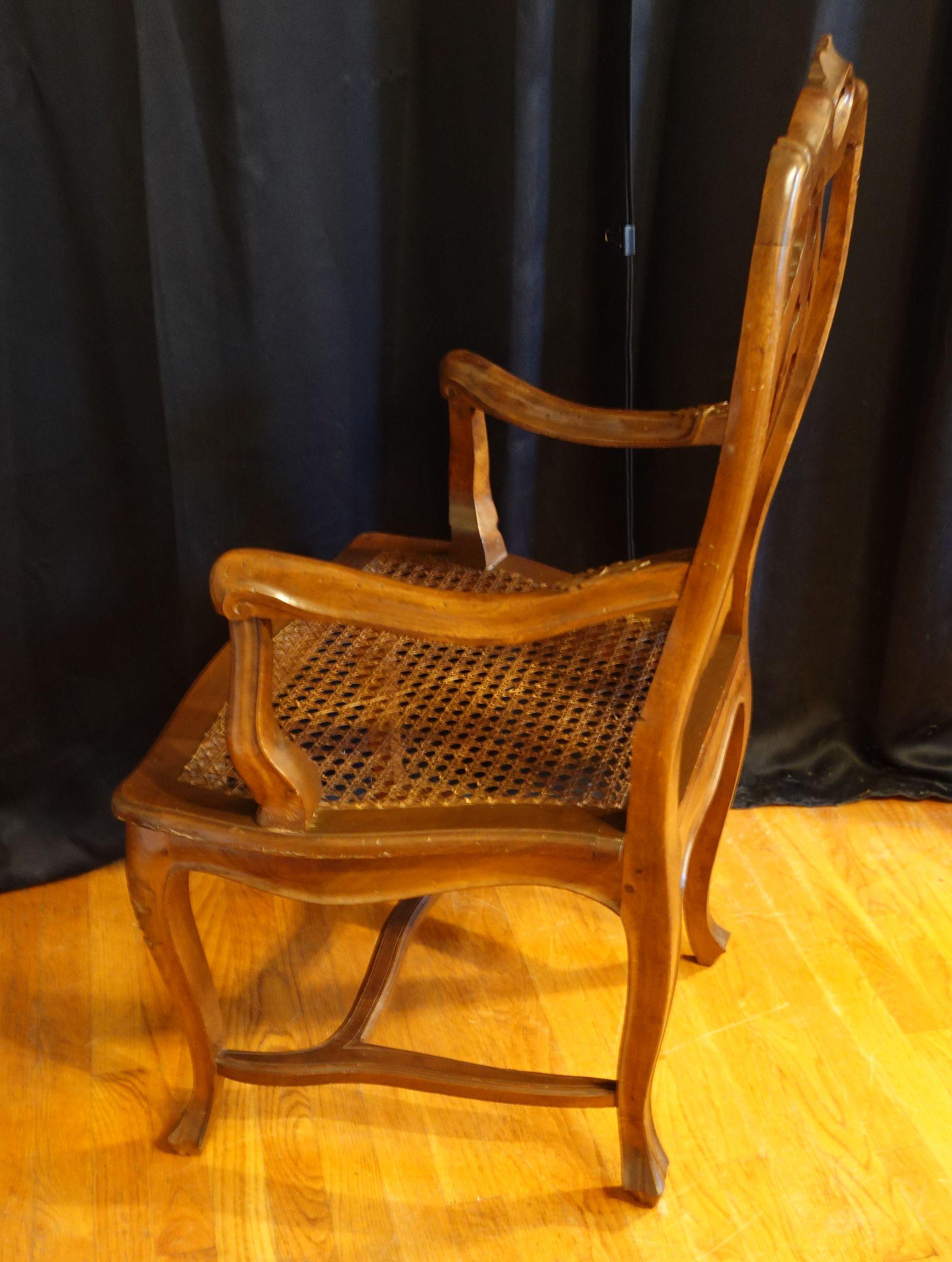 Fauteuil de style Chippendale en acajou du début du XXe siècle avec assise cannelée en vente 9