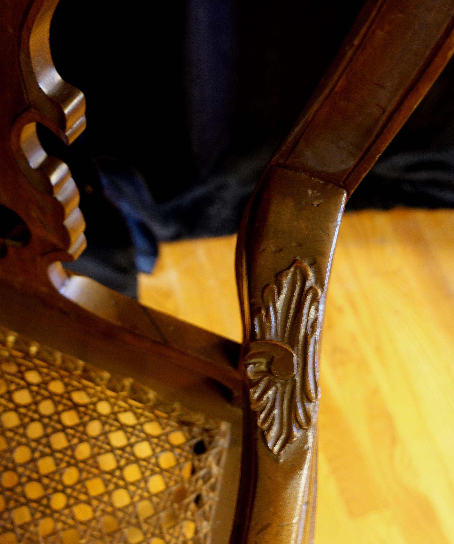 Fauteuil de style Chippendale en acajou du début du XXe siècle avec assise cannelée en vente 10