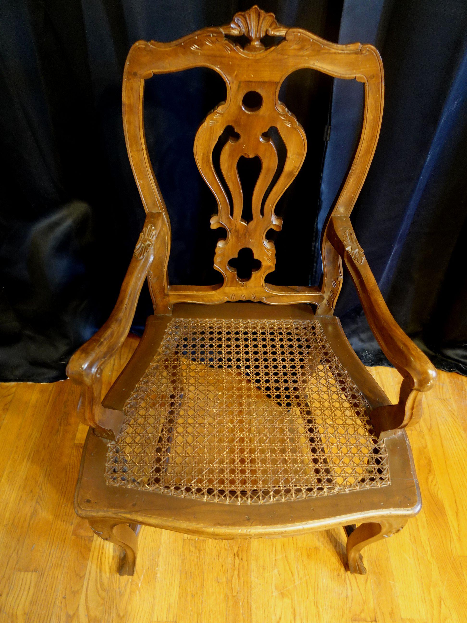 20ième siècle Fauteuil de style Chippendale en acajou du début du XXe siècle avec assise cannelée en vente