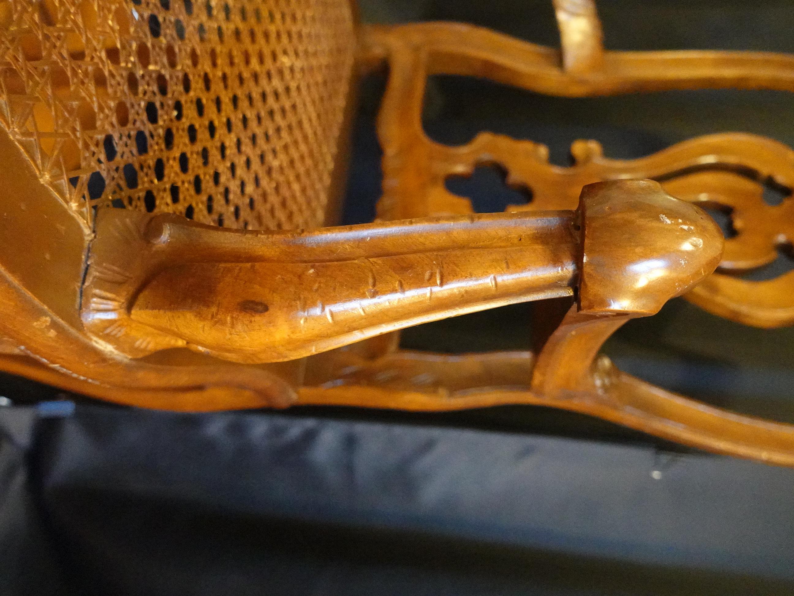 Fauteuil de style Chippendale en acajou du début du XXe siècle avec assise cannelée en vente 1