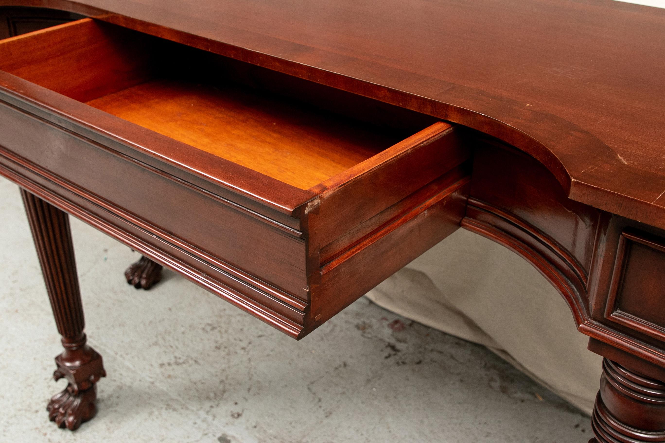 Early 20th Century Mahogany Console Table In Good Condition In Bridgeport, CT