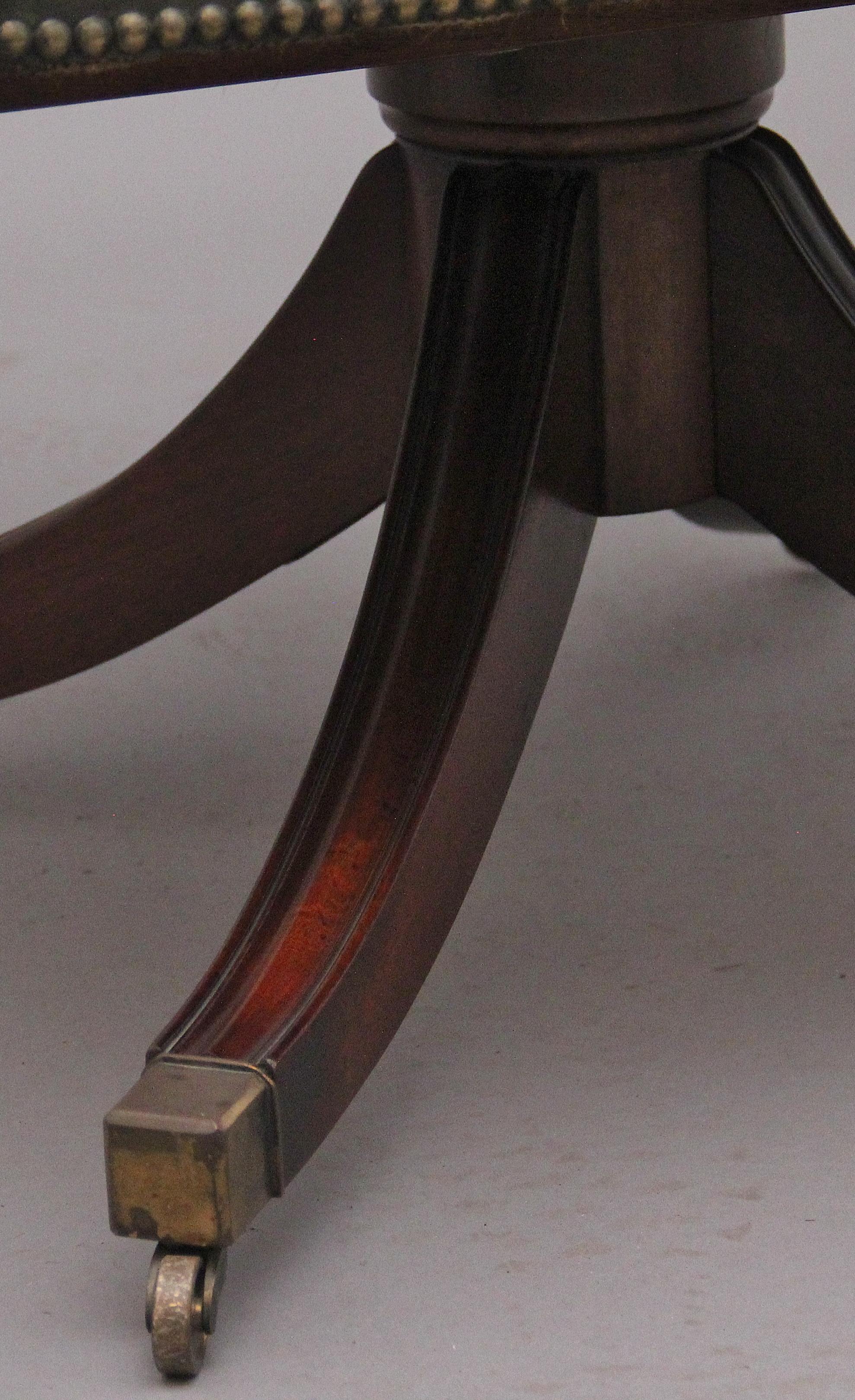 Chaise de bureau en acajou du début du 20e siècle en vente 7