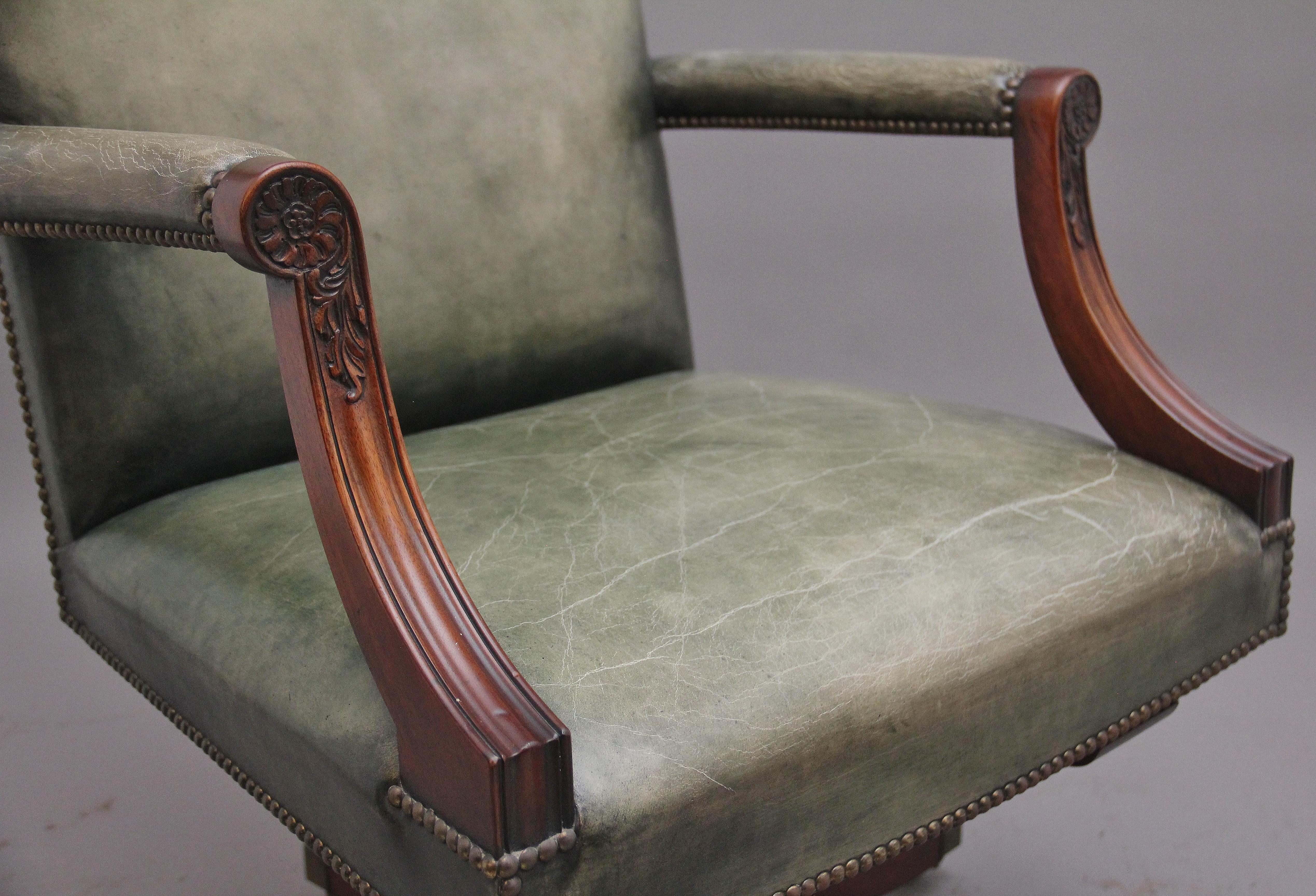 Chaise de bureau en acajou du début du 20e siècle en vente 2