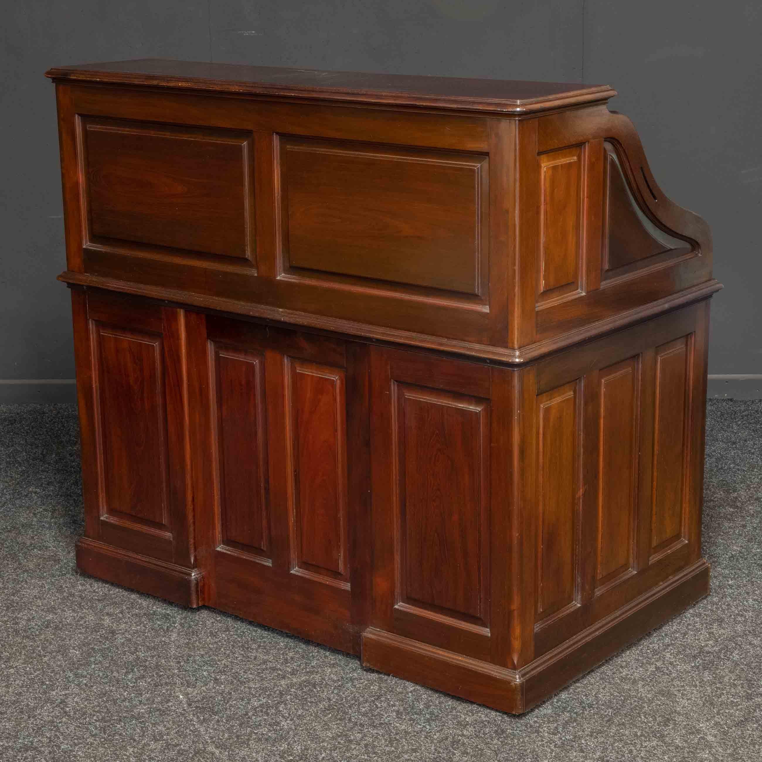 Early 20th Century Mahogany Desk For Sale 2