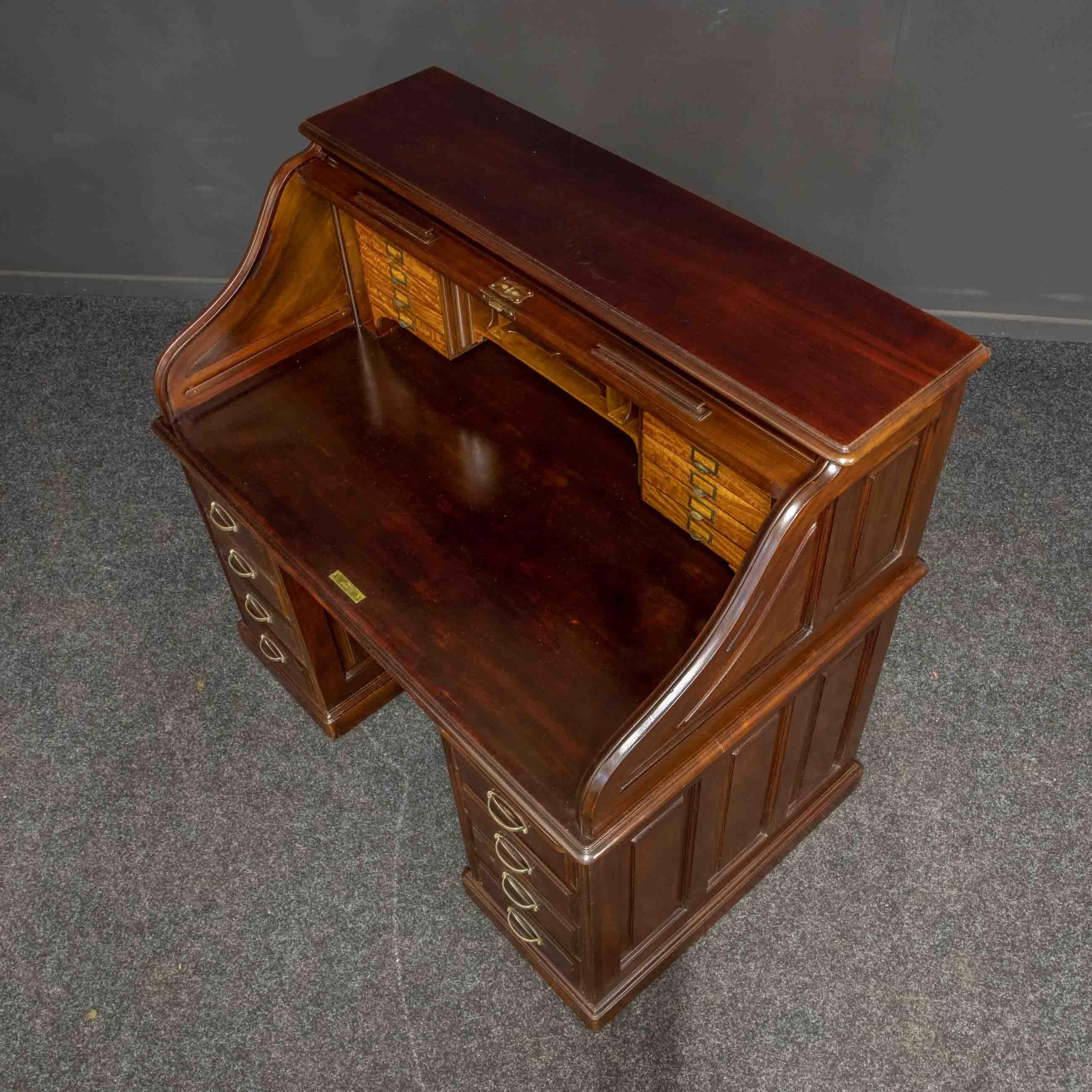 British Early 20th Century Mahogany Desk For Sale