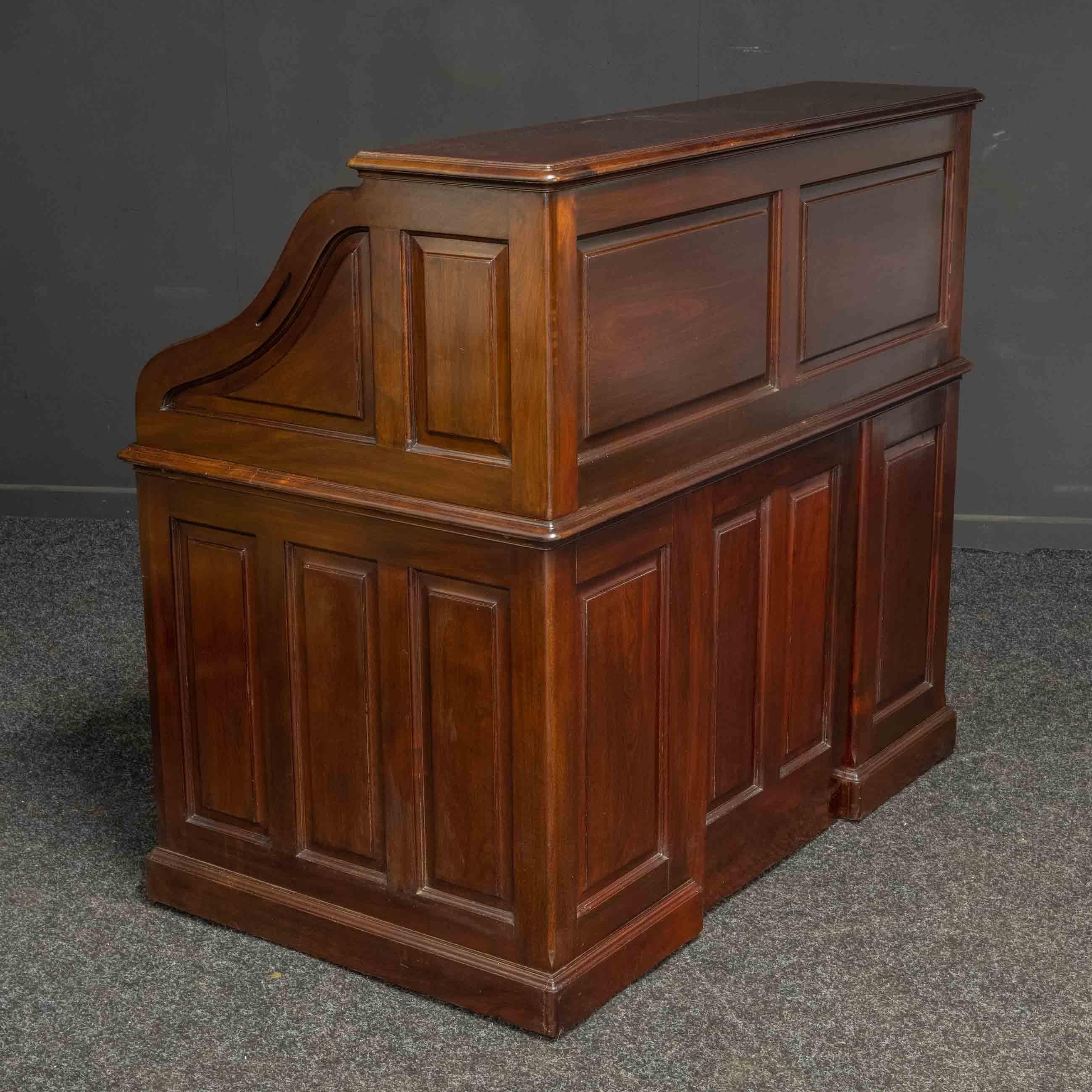 Early 20th Century Mahogany Desk For Sale 1