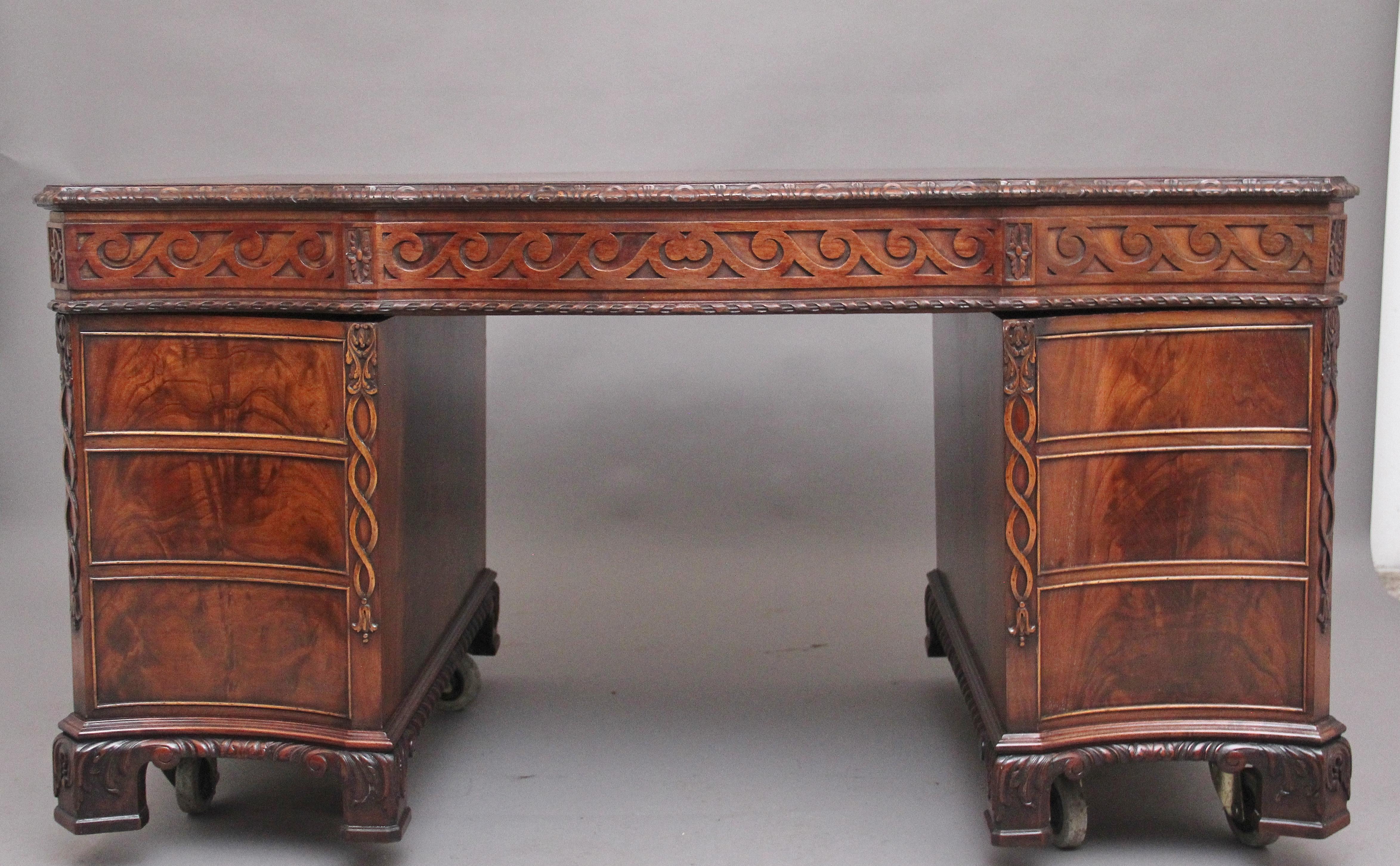 Early 20th Century Mahogany Desk in the Chippendale Style 2