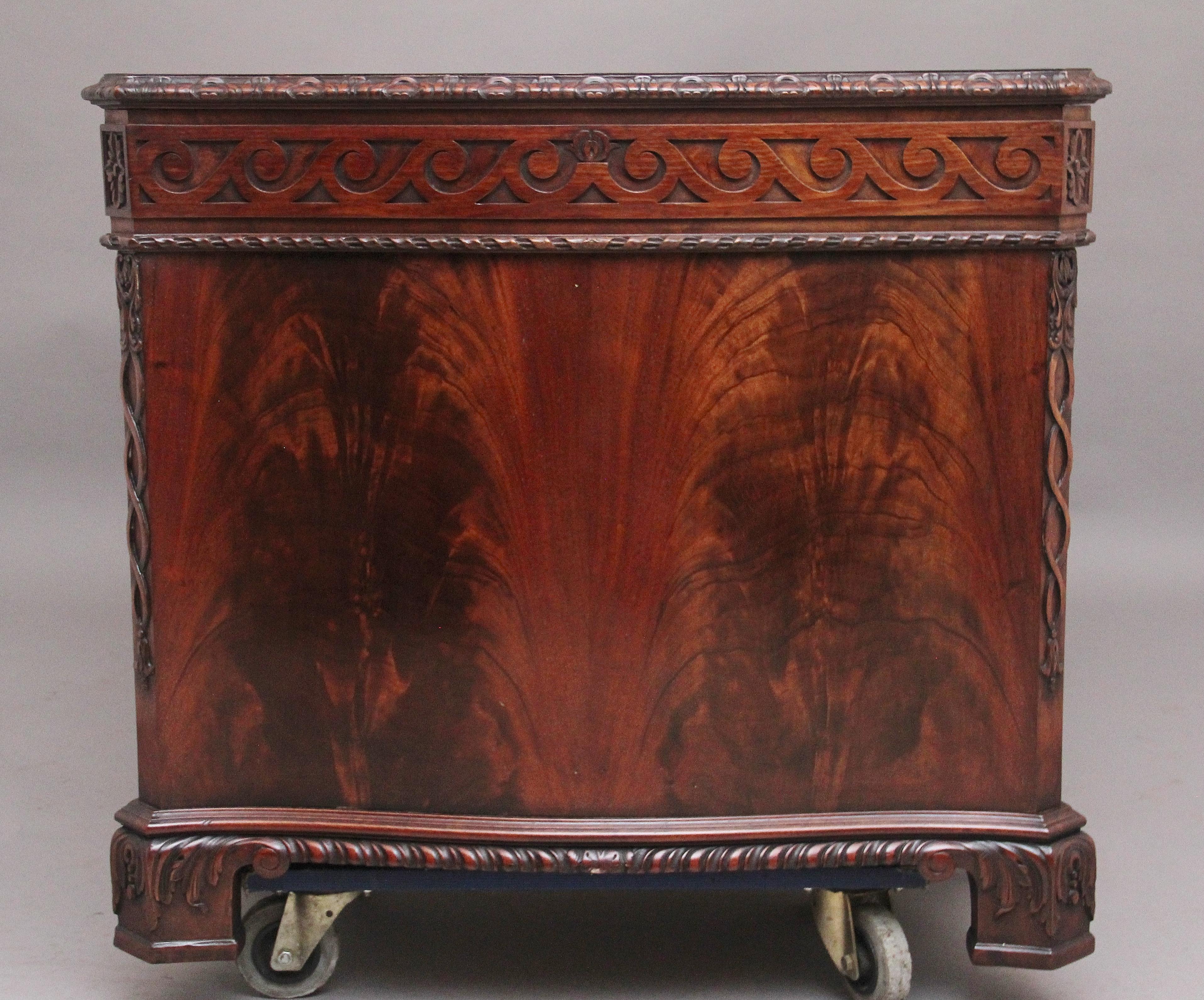 Early 20th Century Mahogany Desk in the Chippendale Style 3