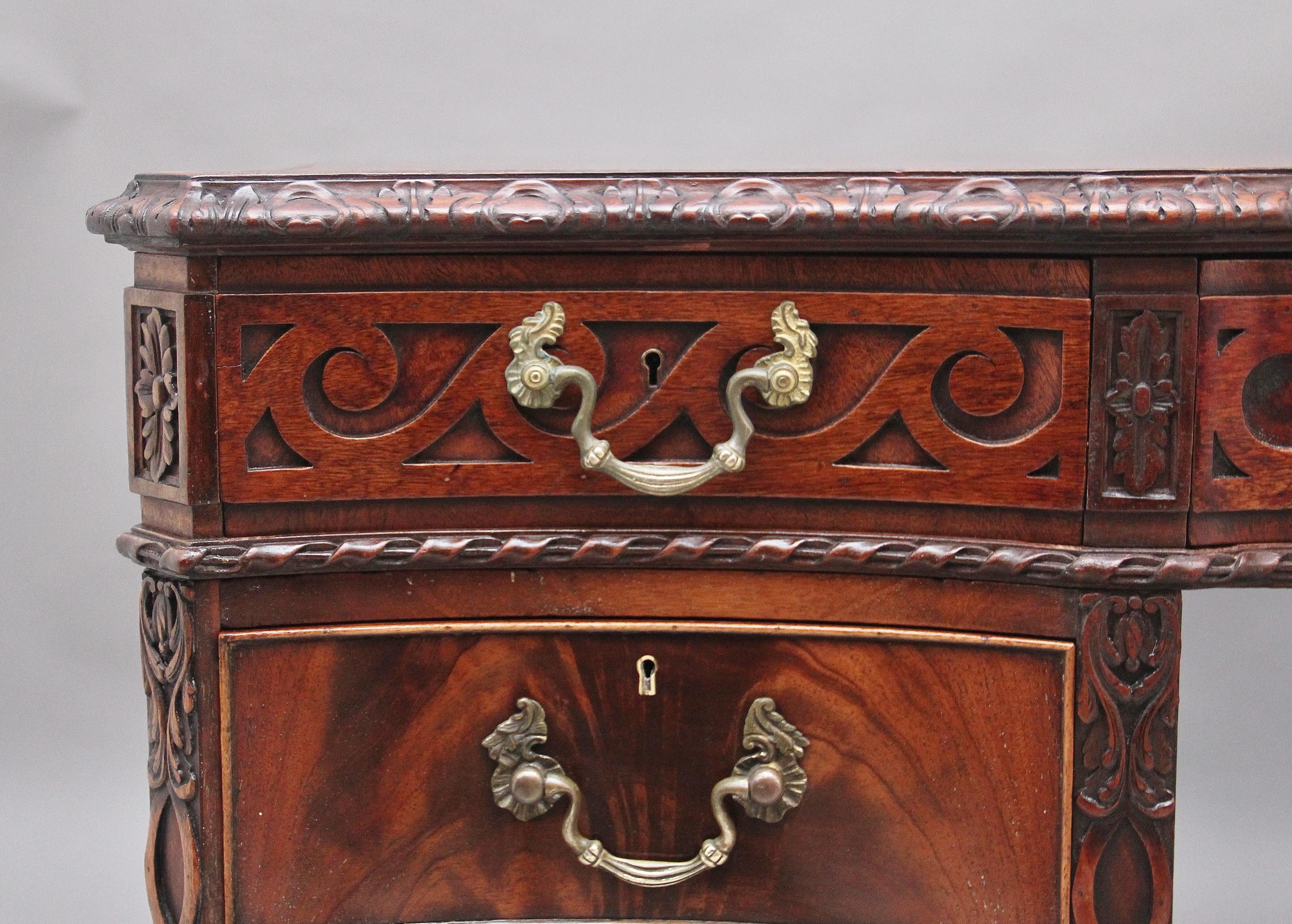 Early 20th Century Mahogany Desk in the Chippendale Style 5