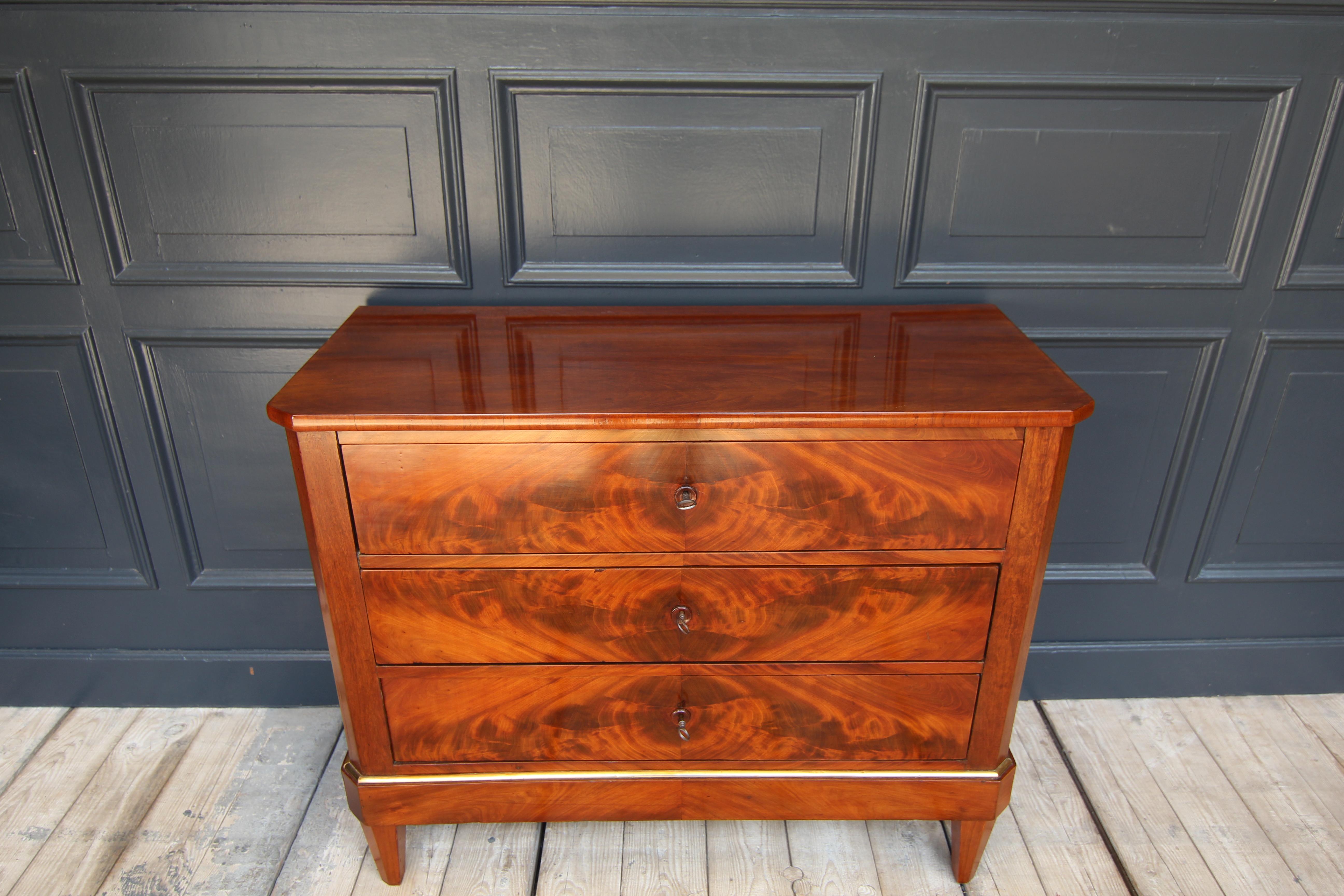 Early 20th Century Mahogany Directoire Style Chest of Drawers For Sale 7