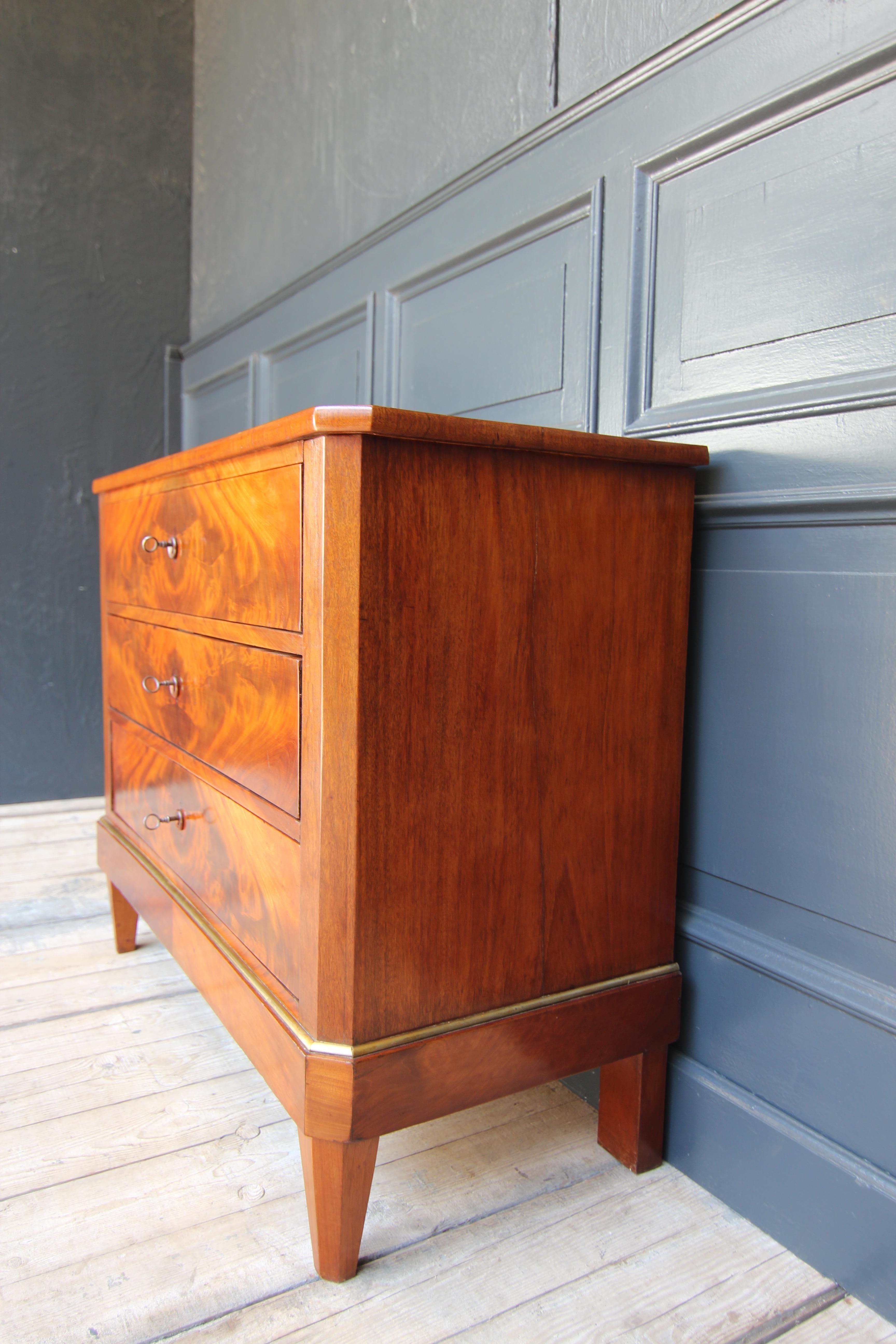 Early 20th Century Mahogany Directoire Style Chest of Drawers For Sale 2