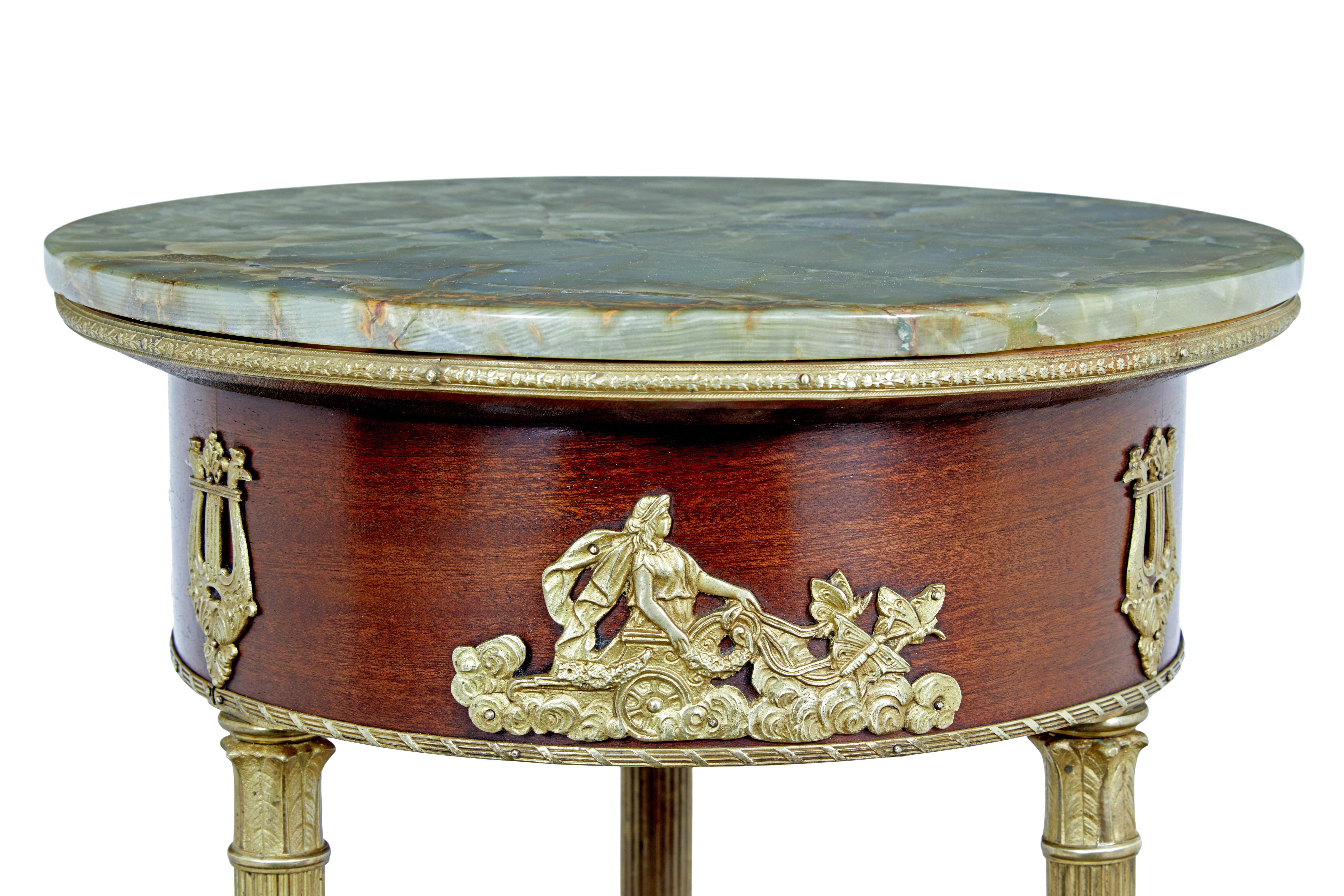 Mesa auxiliar de caoba renacimiento imperio de principios del siglo XX 1