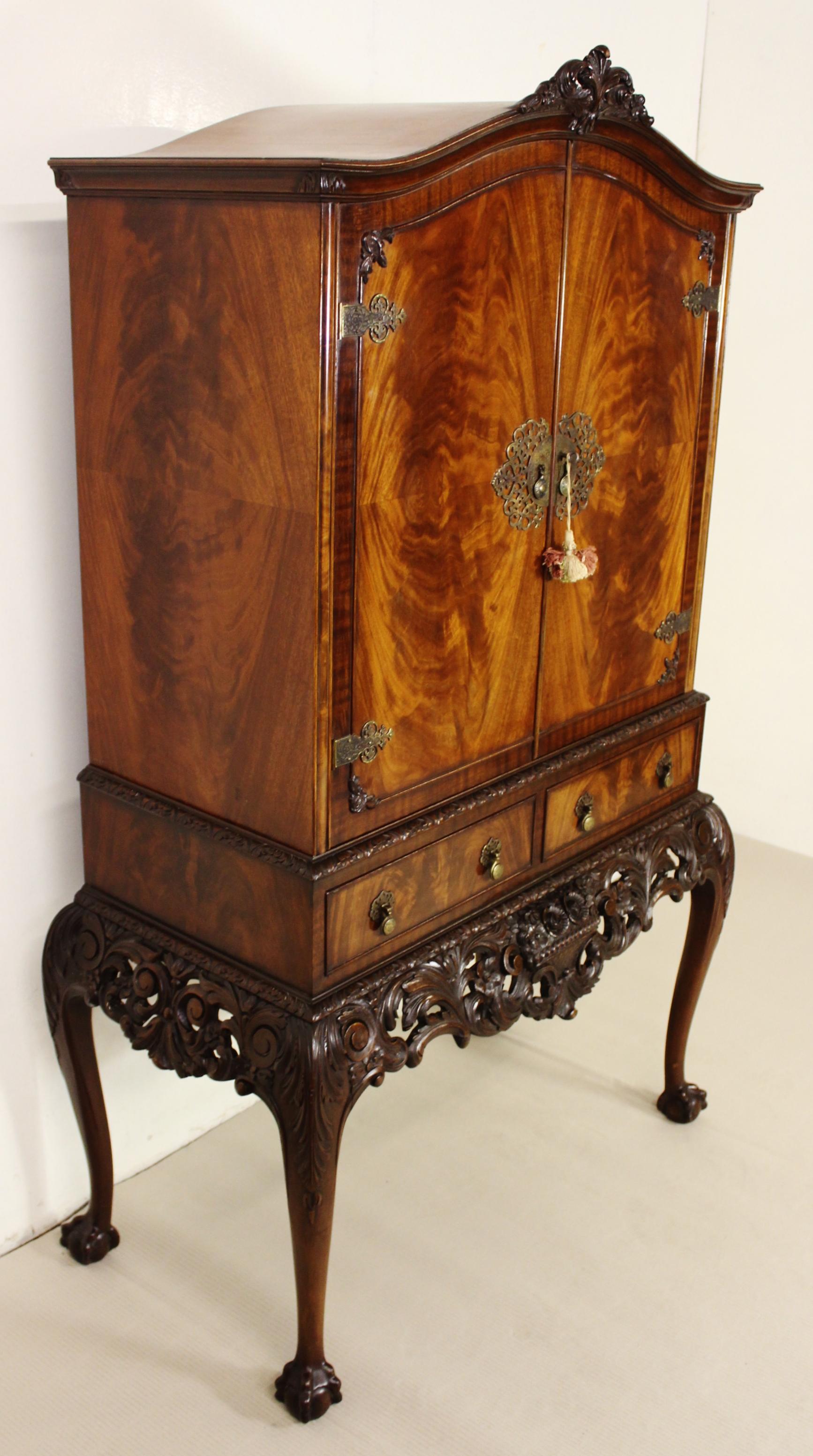Early 20th Century Mahogany Flame Veneered Cocktail Cabinet 7