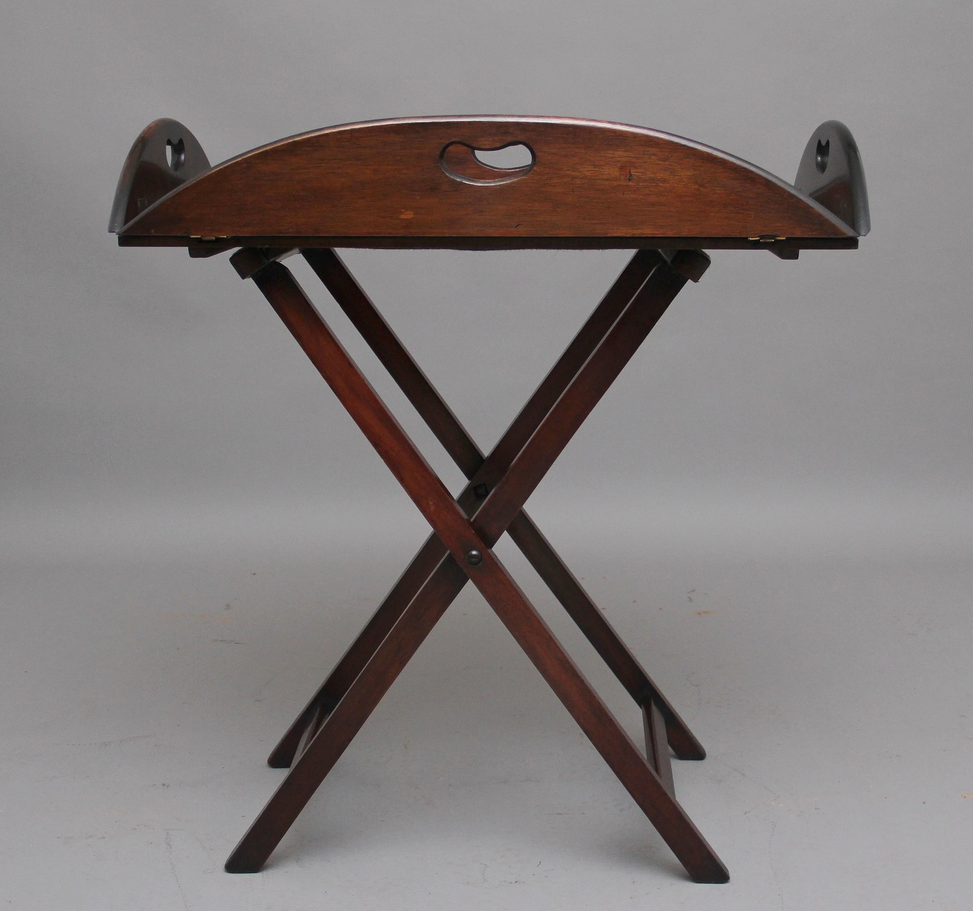 Early 20th Century Mahogany Folding Butlers Tray on Stand In Good Condition In Martlesham, GB