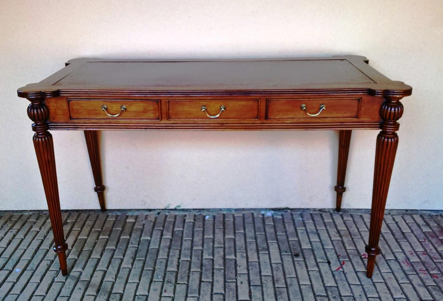 Early 20th Century Mahogany Free Standing Writing Table For Sale 5