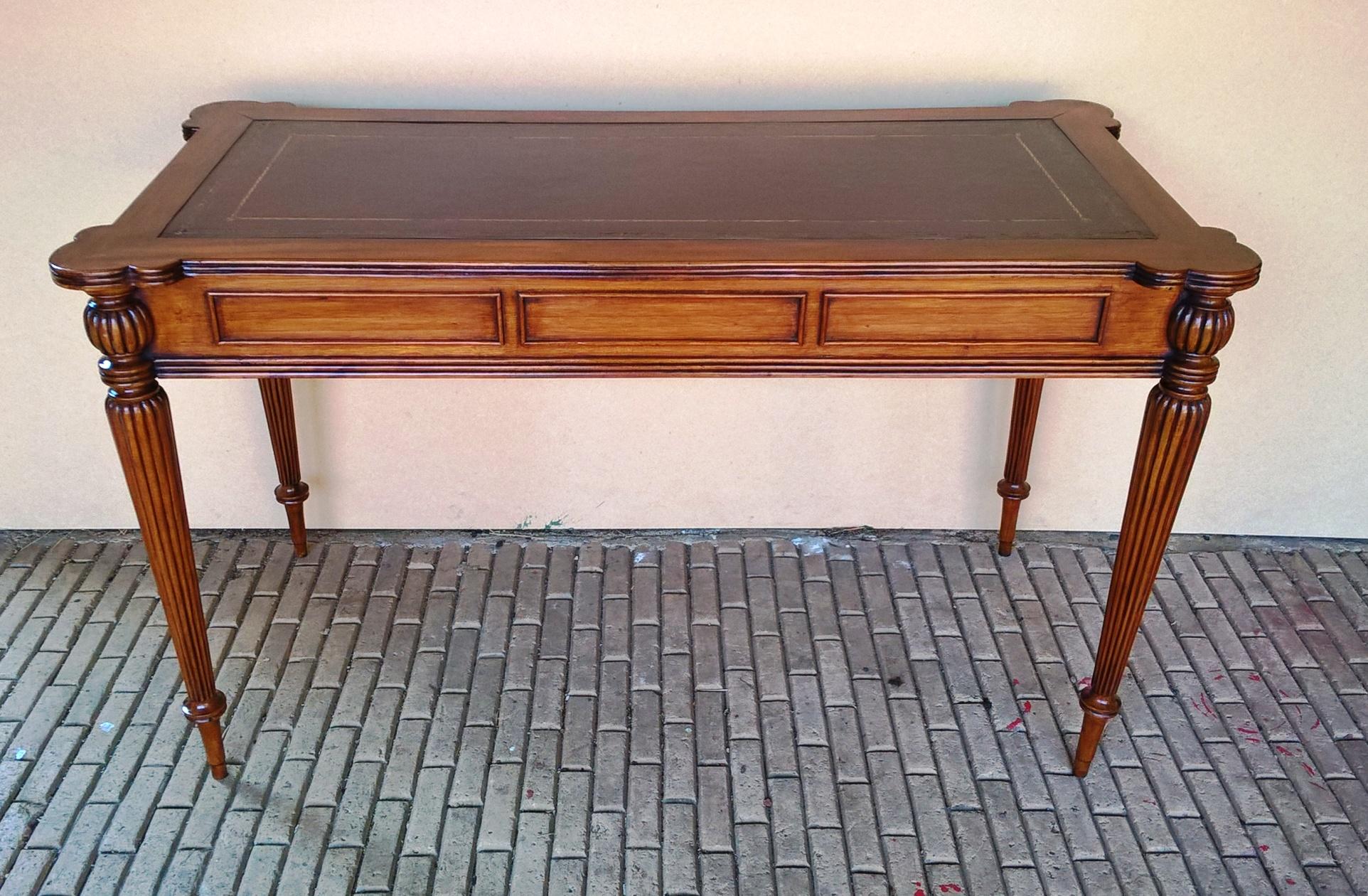 Early 20th Century Mahogany Free Standing Writing Table For Sale 7