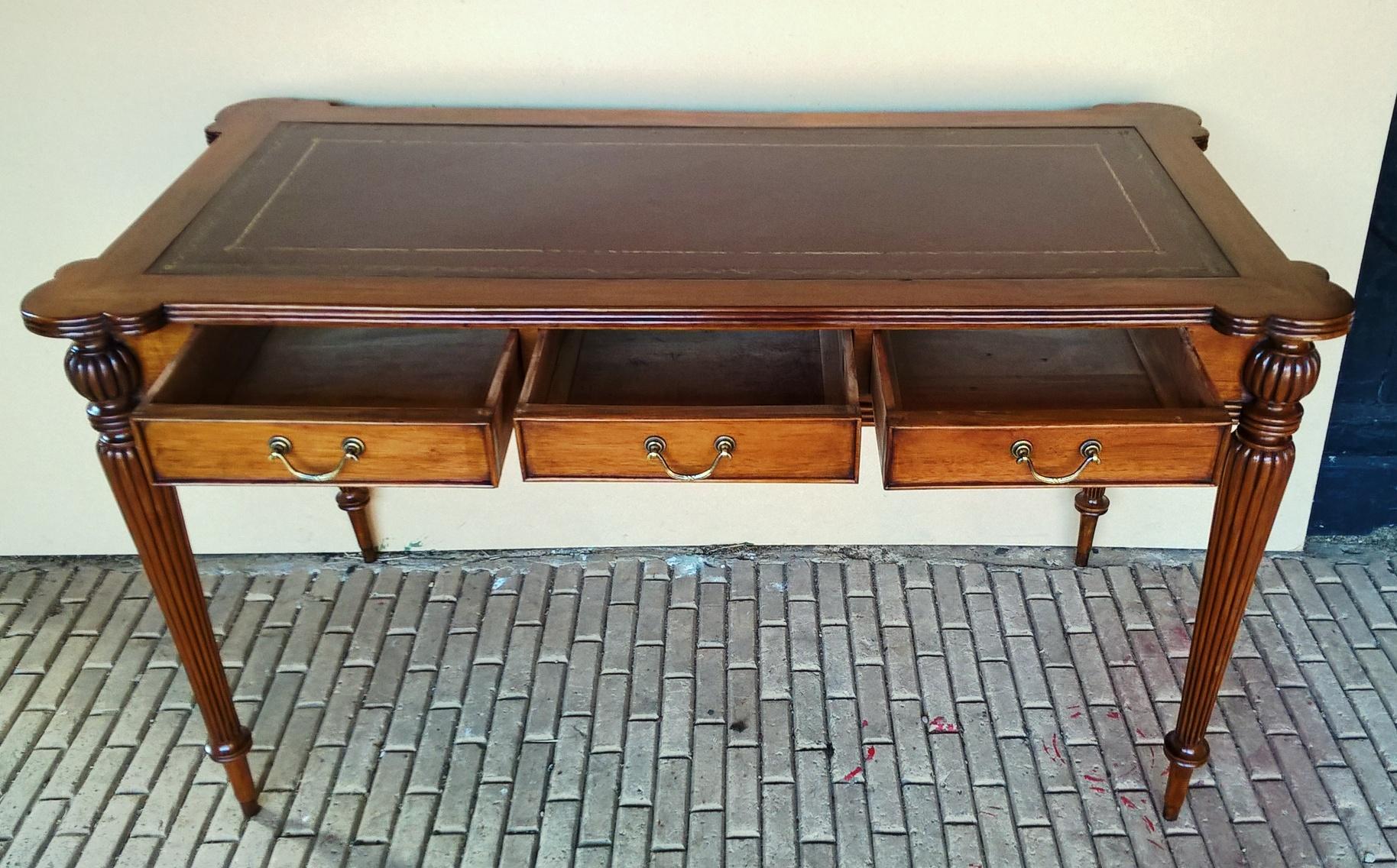 Early 20th Century Mahogany Free Standing Writing Table For Sale 3