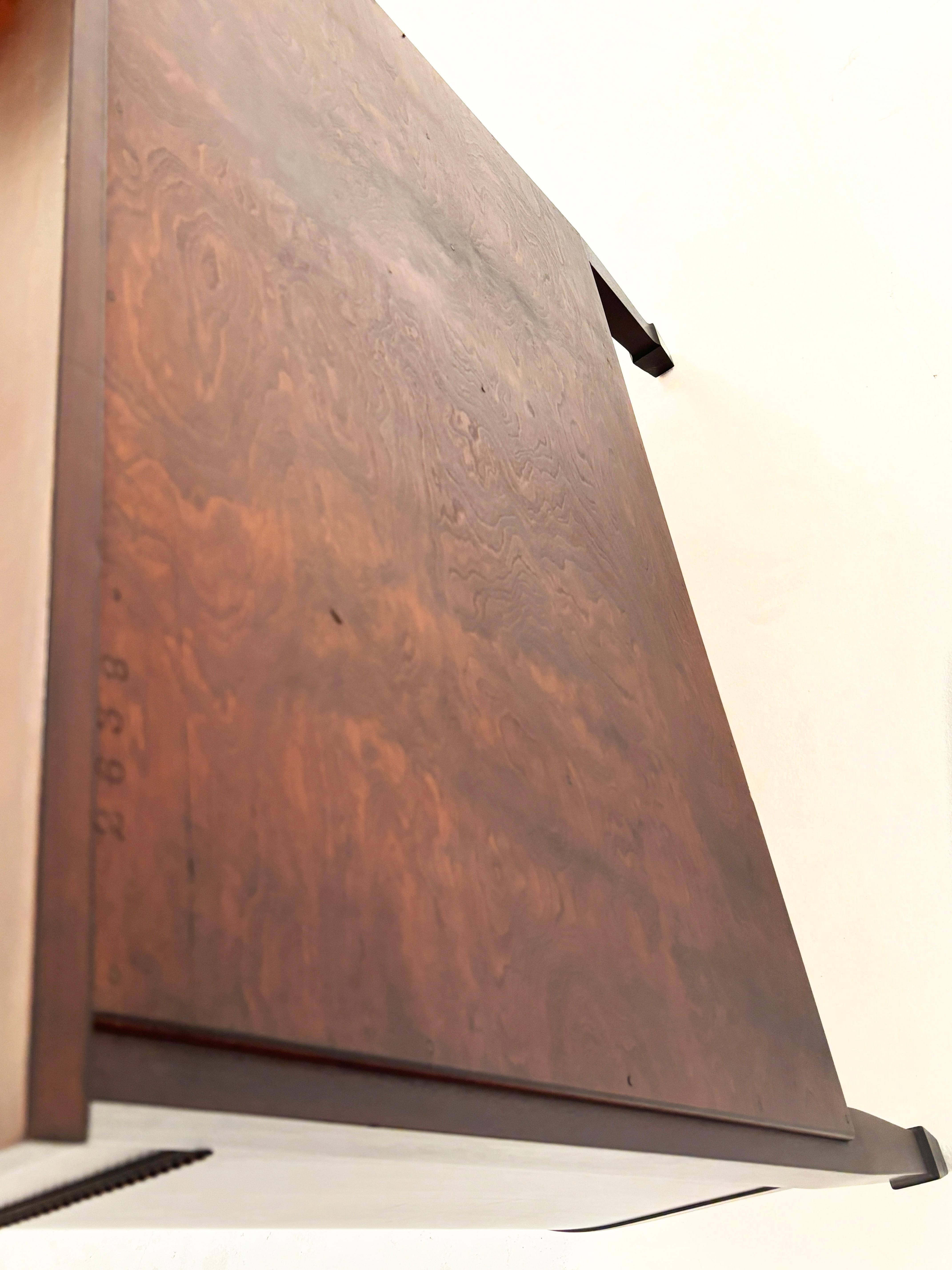 Cabinet à demi-lune Hepplewhite Metropolitan en acajou du début du 20e siècle en vente 10