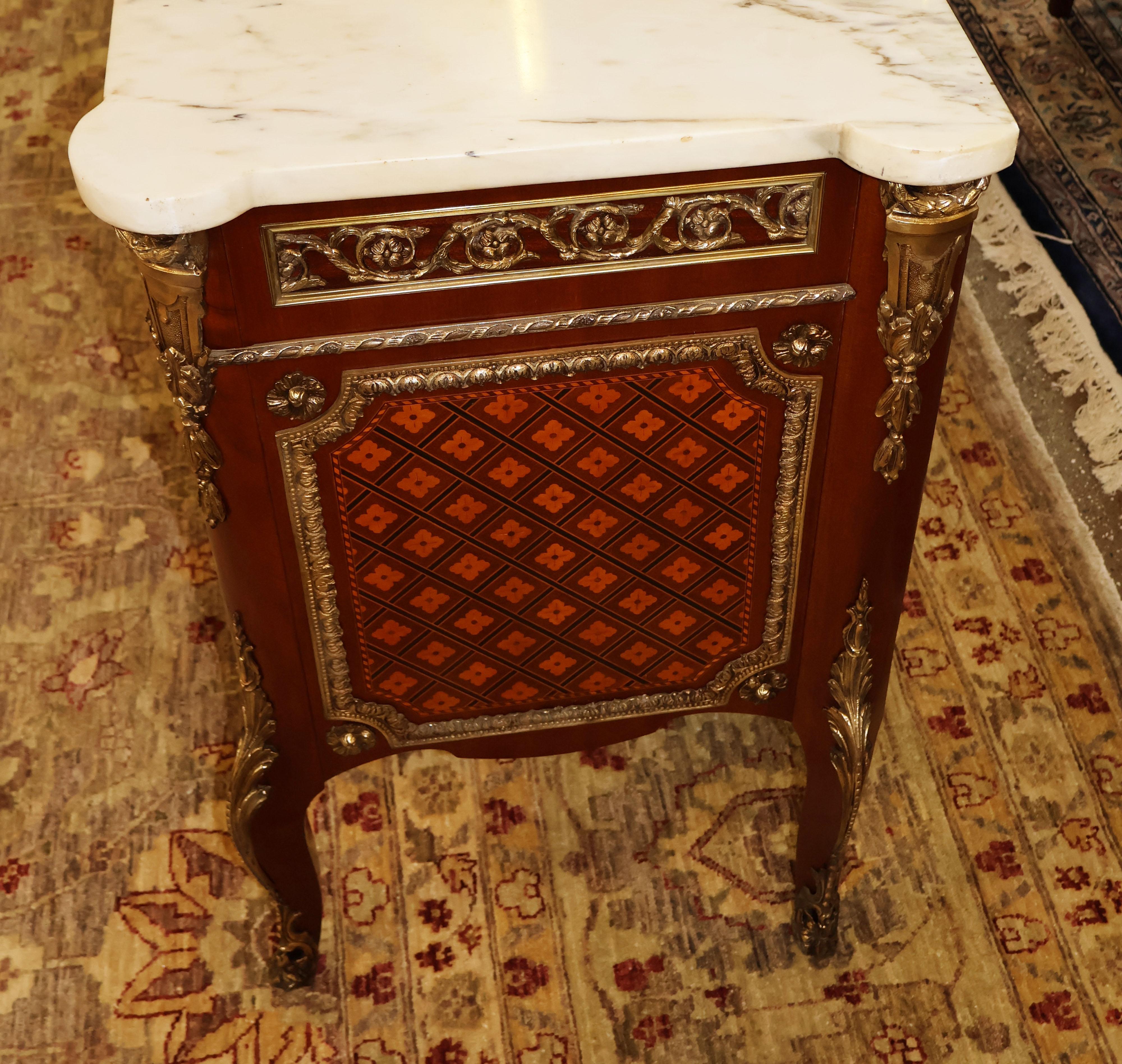 Hand-Carved Early 20th Century Mahogany Hepplewhite Style Server Buffet Sideboard  For Sale