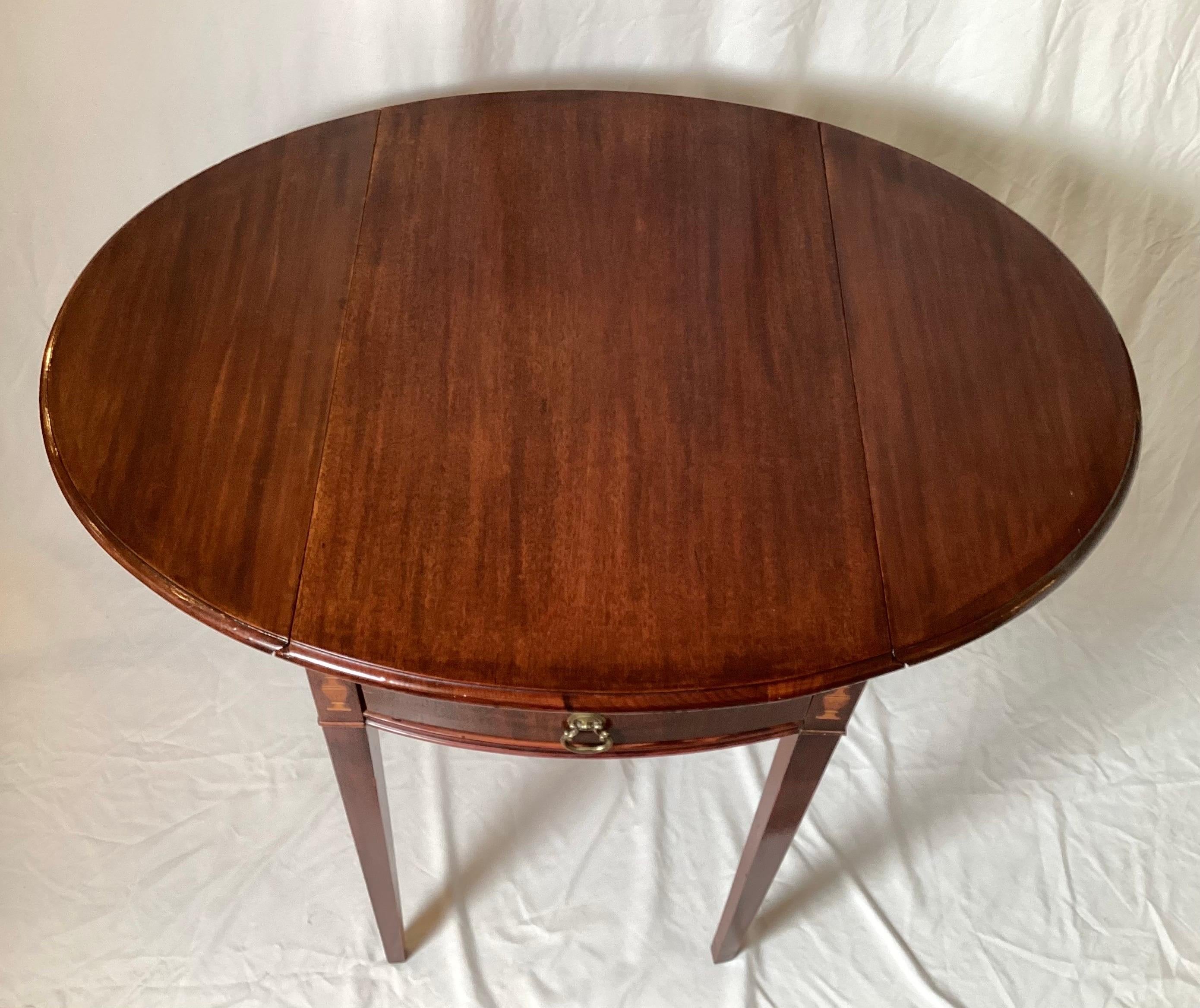 Early 20th Century Mahogany Inlaid Pembroke Table  In Good Condition For Sale In Lambertville, NJ