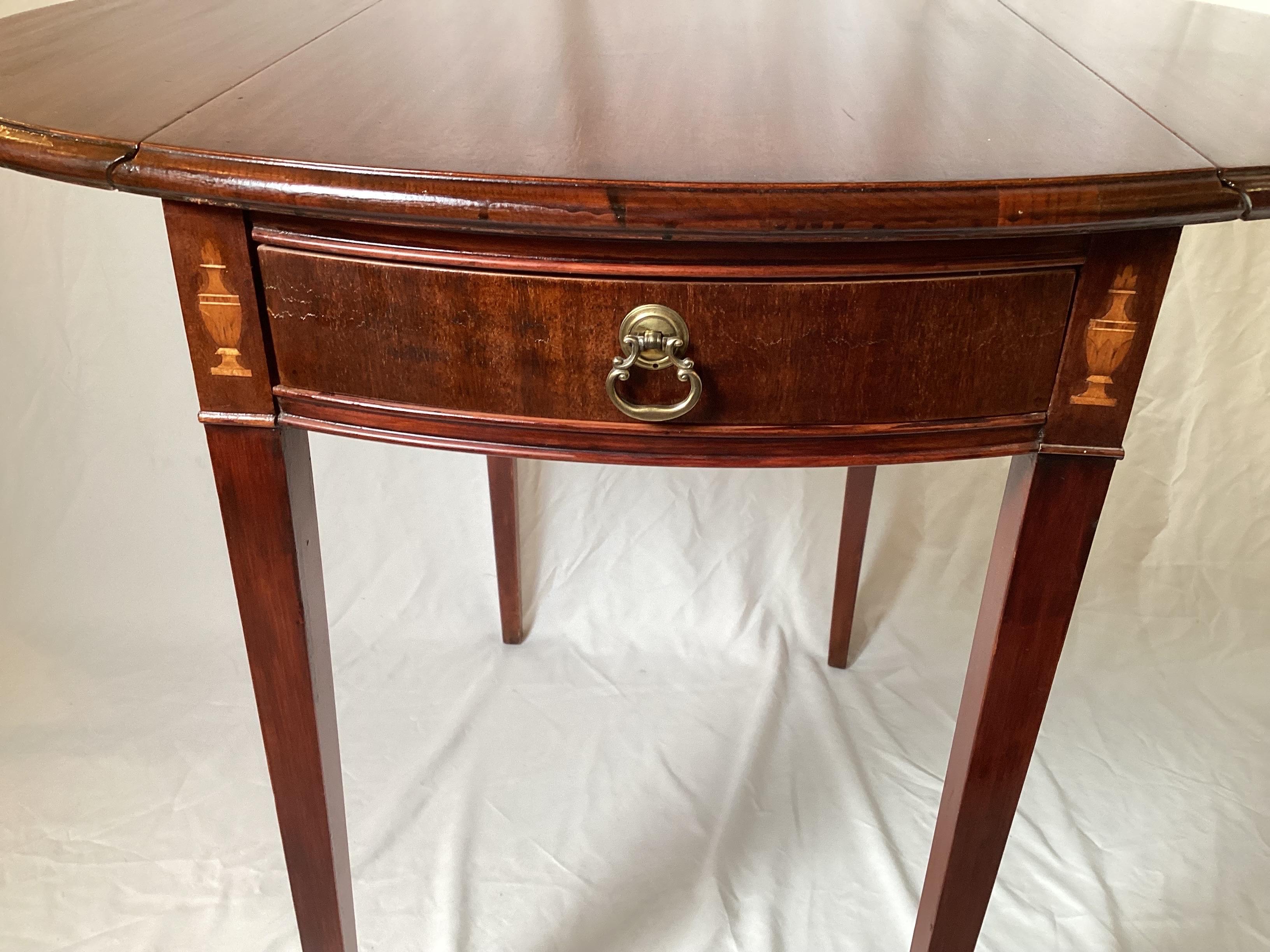 Early 20th Century Mahogany Inlaid Pembroke Table  For Sale 1