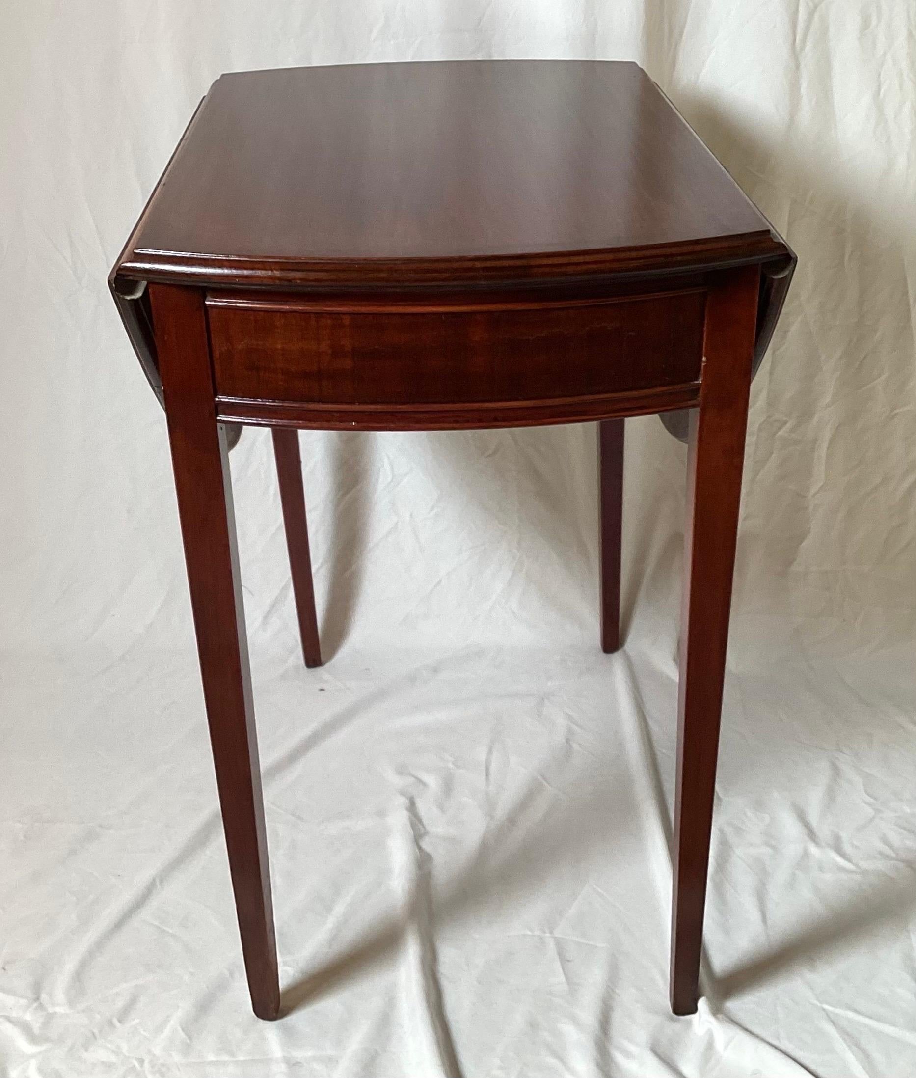 Early 20th Century Mahogany Inlaid Pembroke Table  For Sale 5
