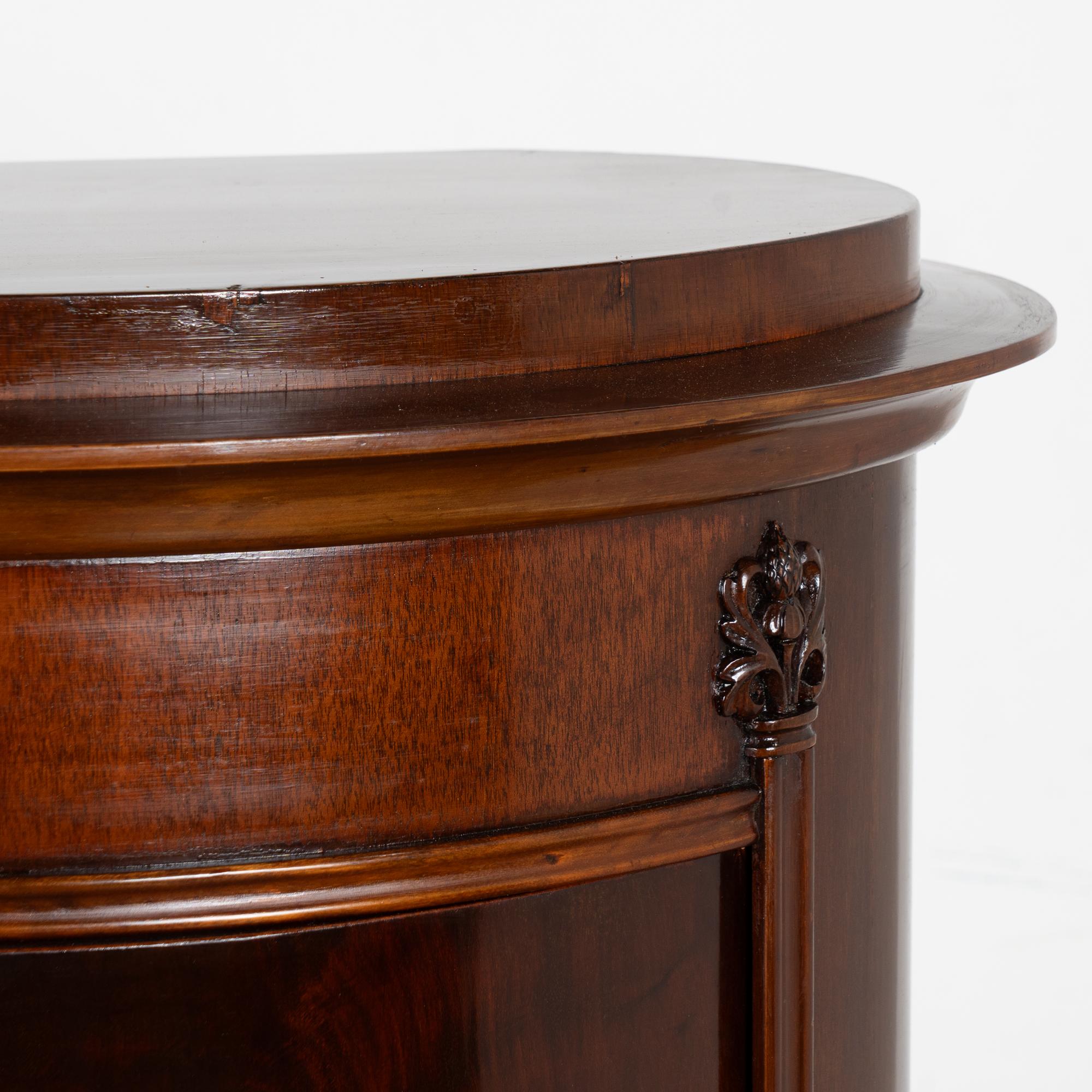 Legno Armadio a cilindro stretto in mogano dei primi del Novecento, Danimarca in vendita