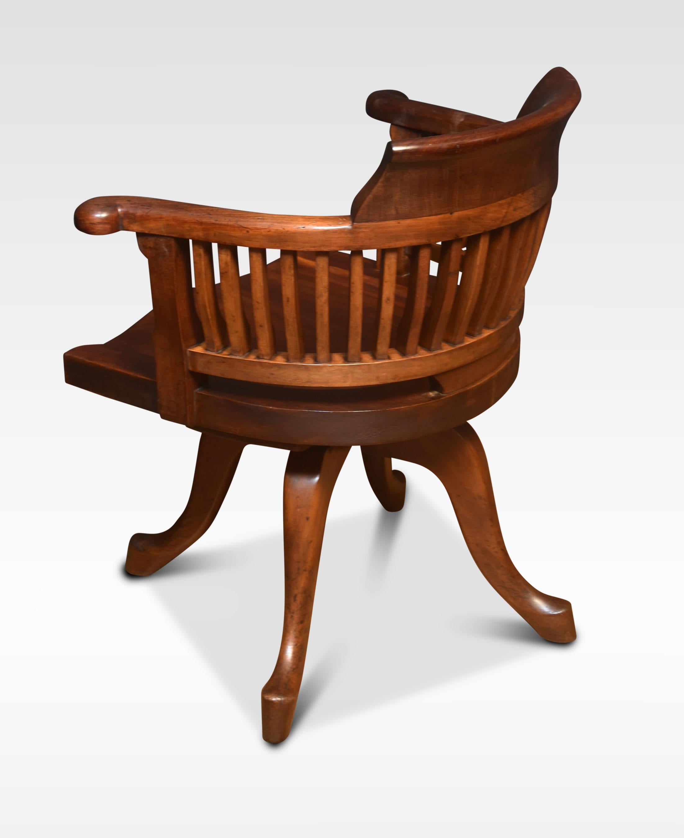 Chaise de bureau tournante de capitaine en acajou du début du 20e siècle, avec forme en bois. Bon état - En vente à Cheshire, GB