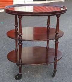 Carro de bar rodante ovalado de tres pisos de caoba de principios del siglo XX