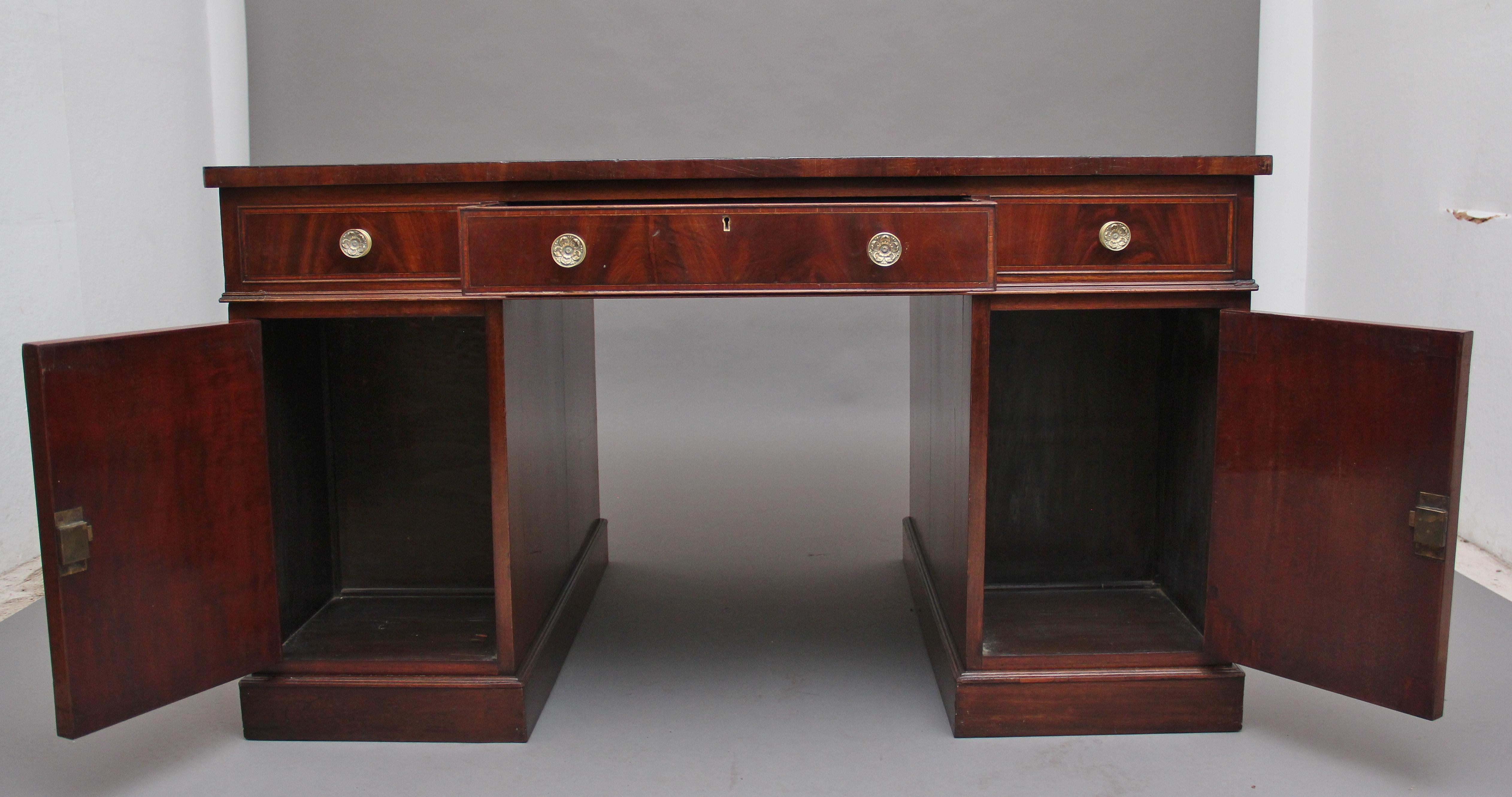 Early 20th Century Mahogany Partners Desk In Good Condition In Martlesham, GB