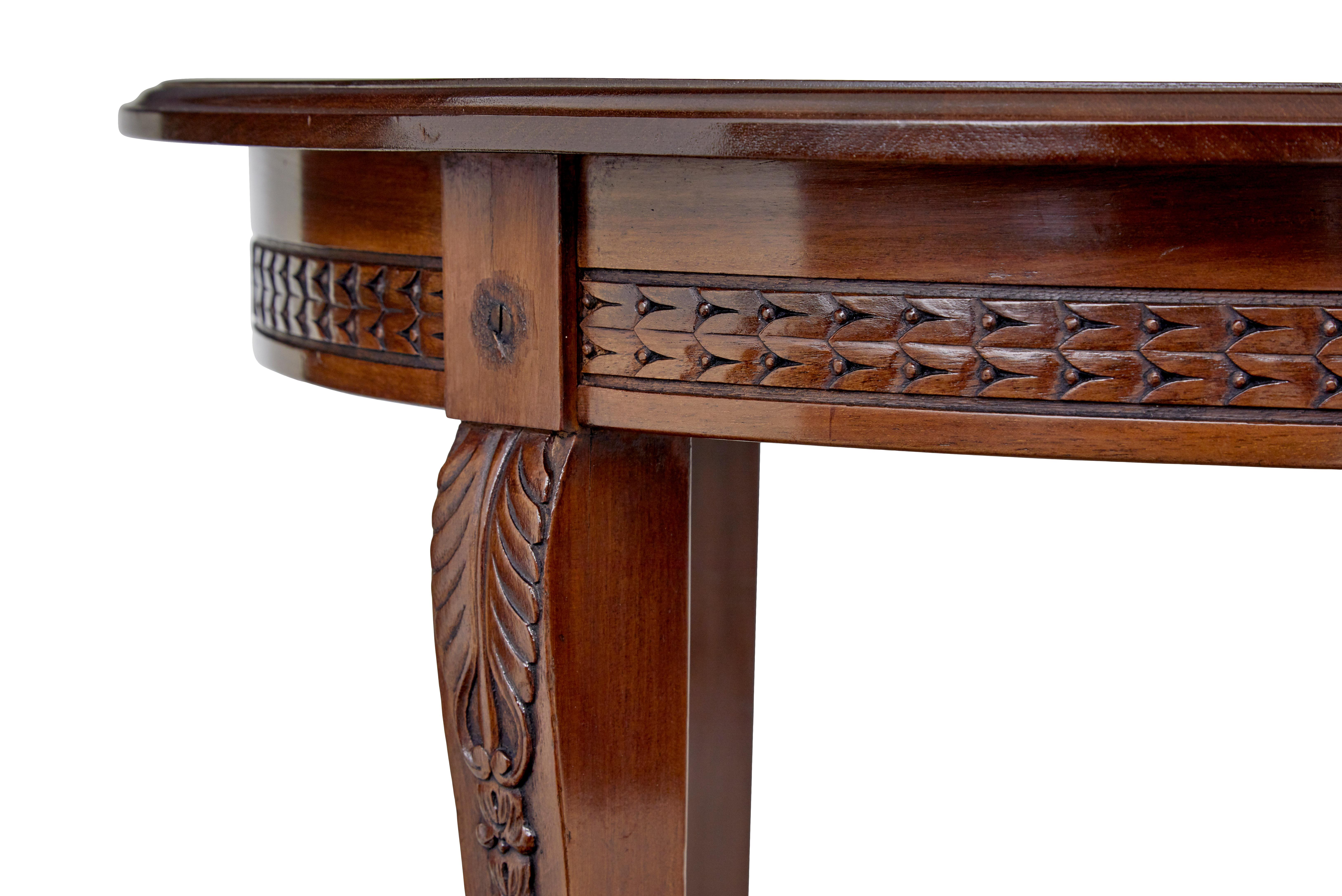 Hand-Carved Early 20th Century mahogany round center table For Sale
