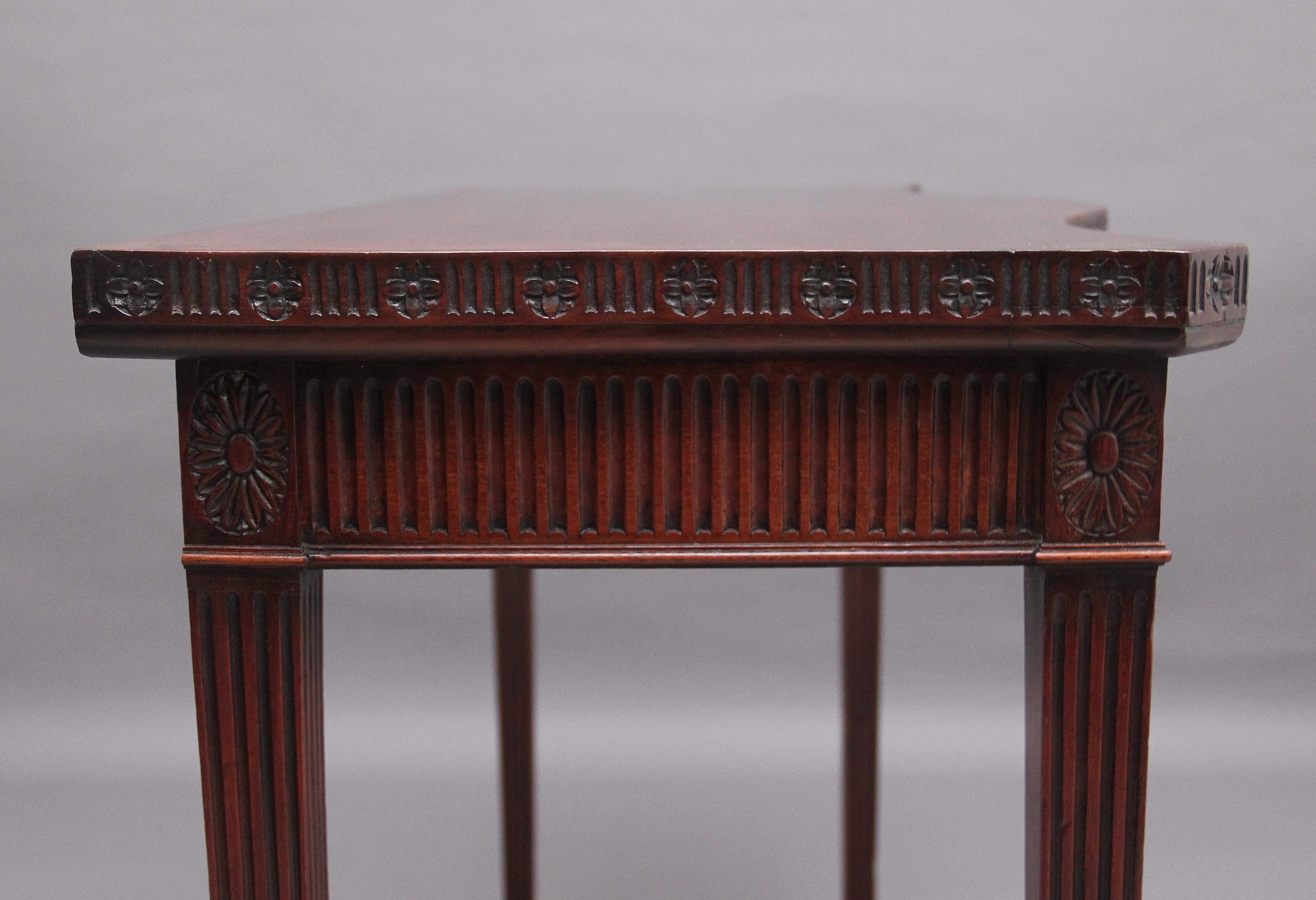 Early 20th Century Mahogany Serpentine Console Table For Sale 4