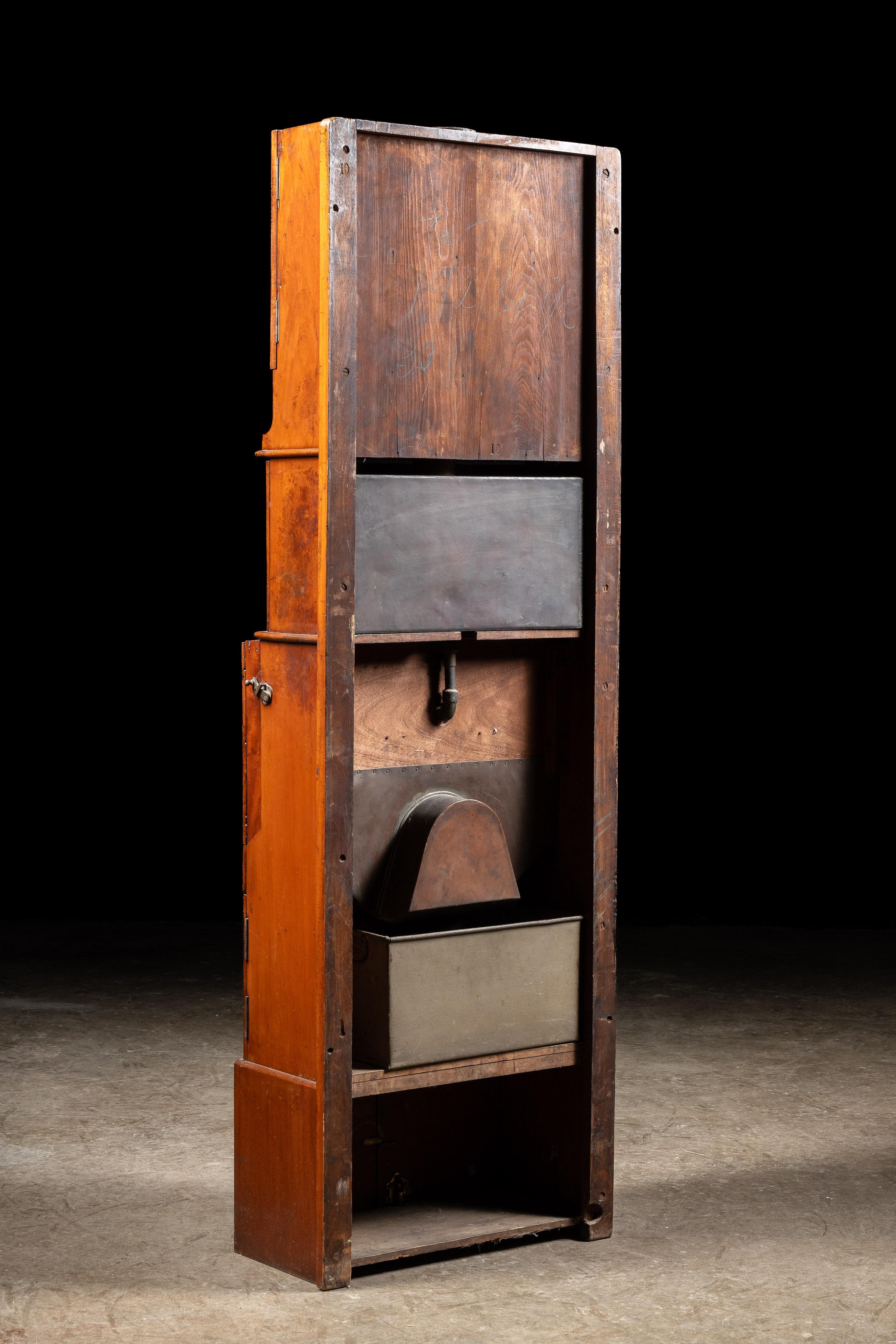 Early 20th Century Mahogany Ship Dresser and Wash Basin For Sale 1