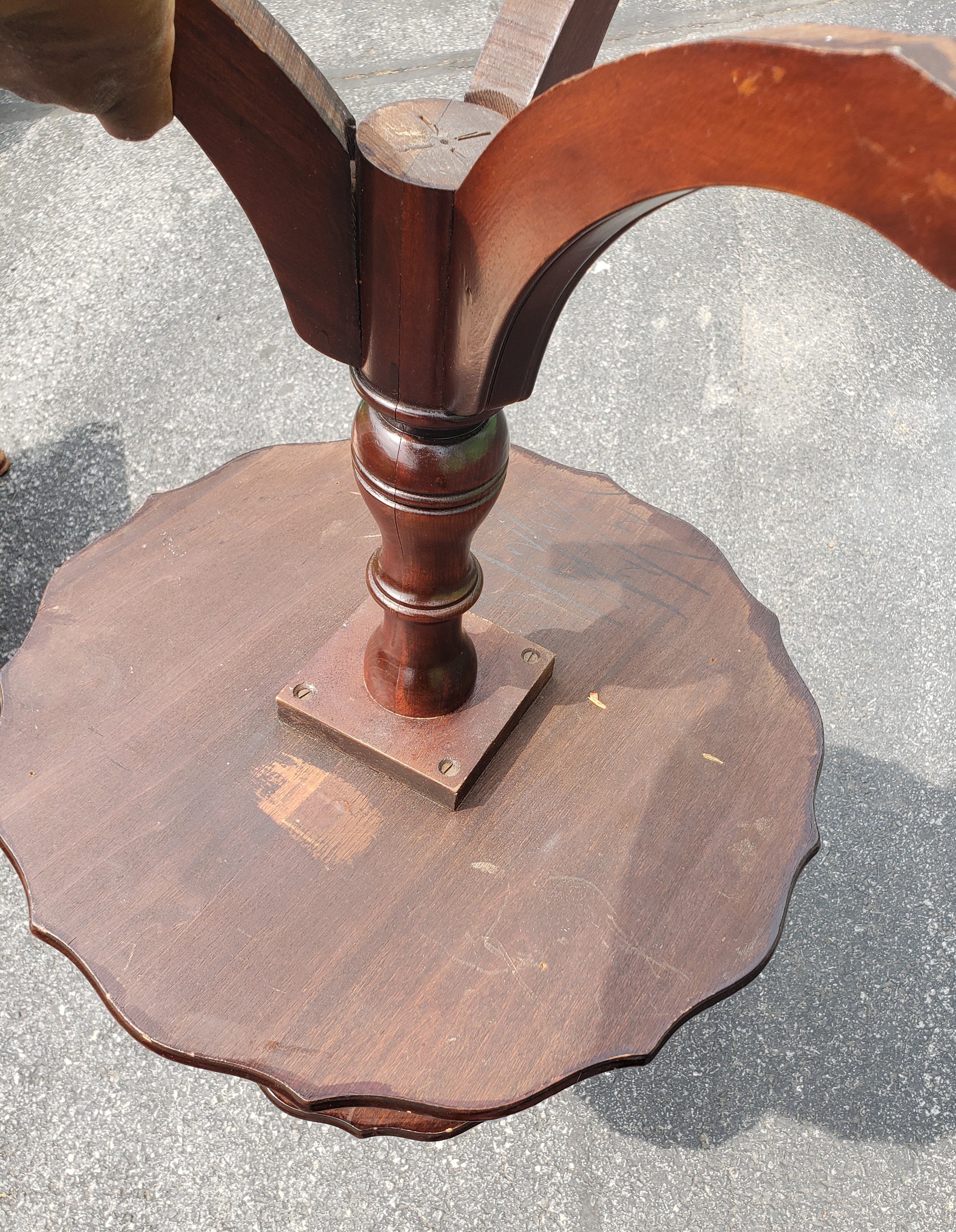 American Early 20th Century Mahogany Two-Tier Dumbwaiter Desert Table For Sale