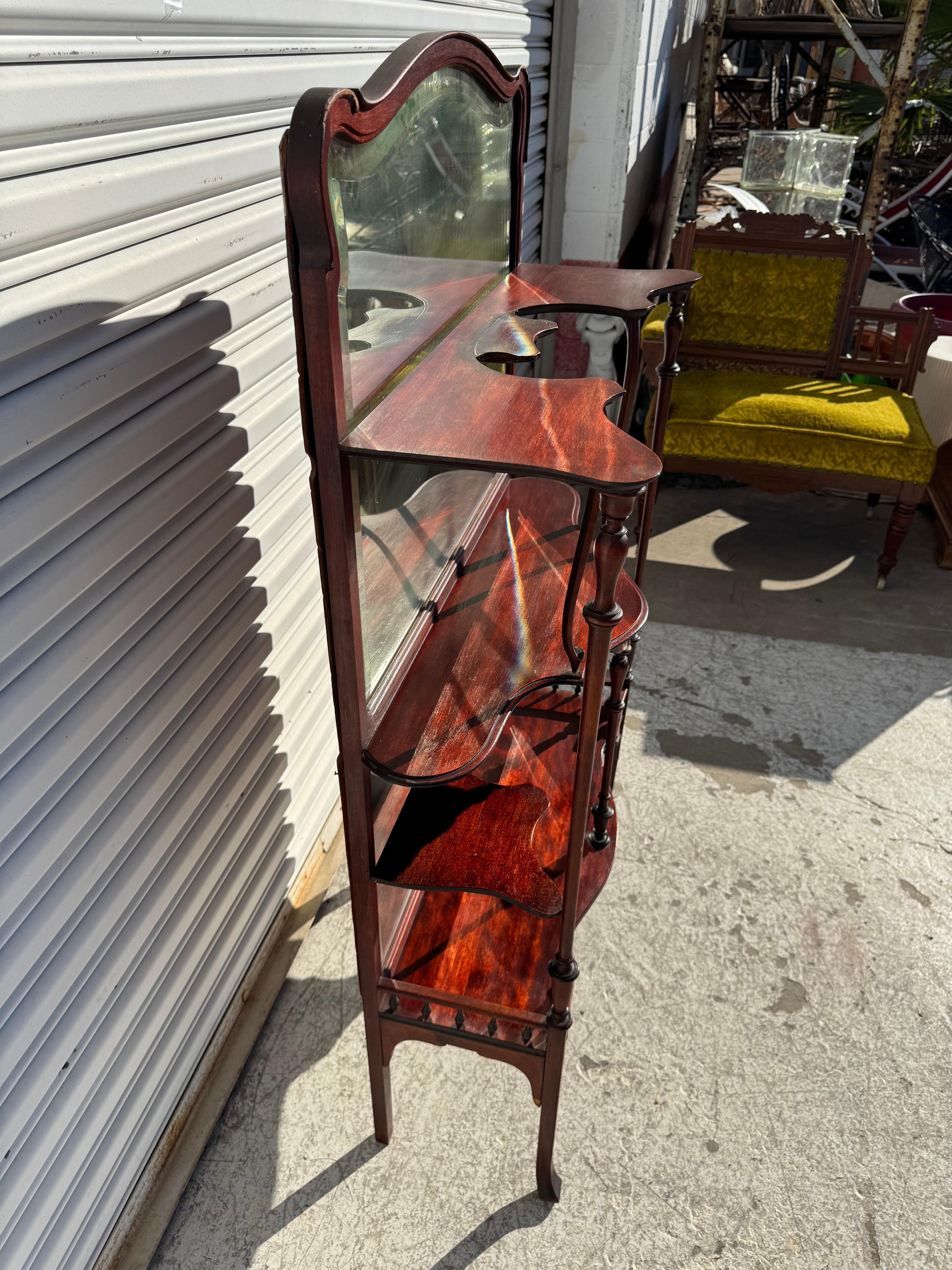 Stile provenzale Etagere in stile francese con specchio in mogano dei primi del Novecento in vendita