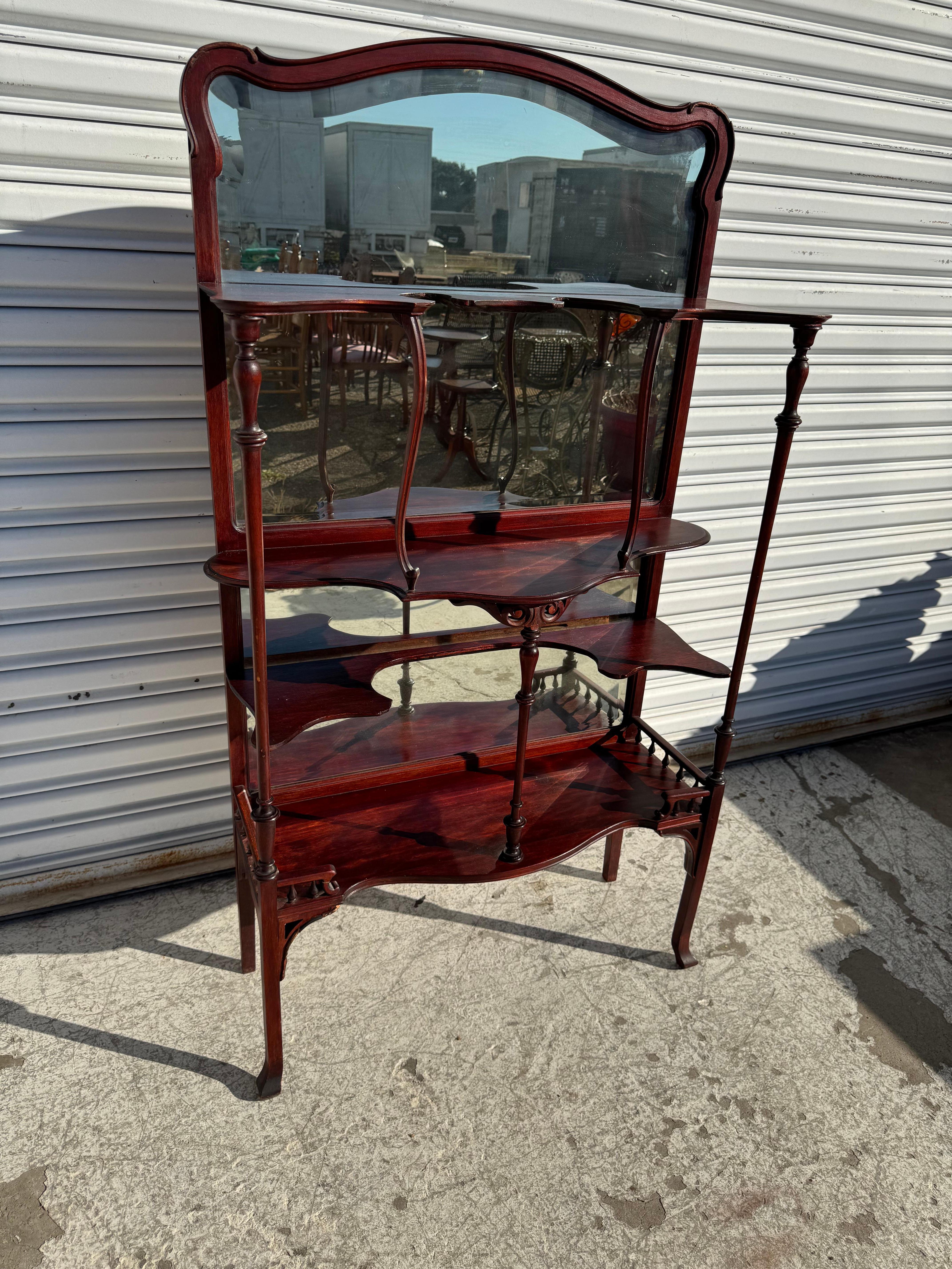 Francese Etagere in stile francese con specchio in mogano dei primi del Novecento in vendita