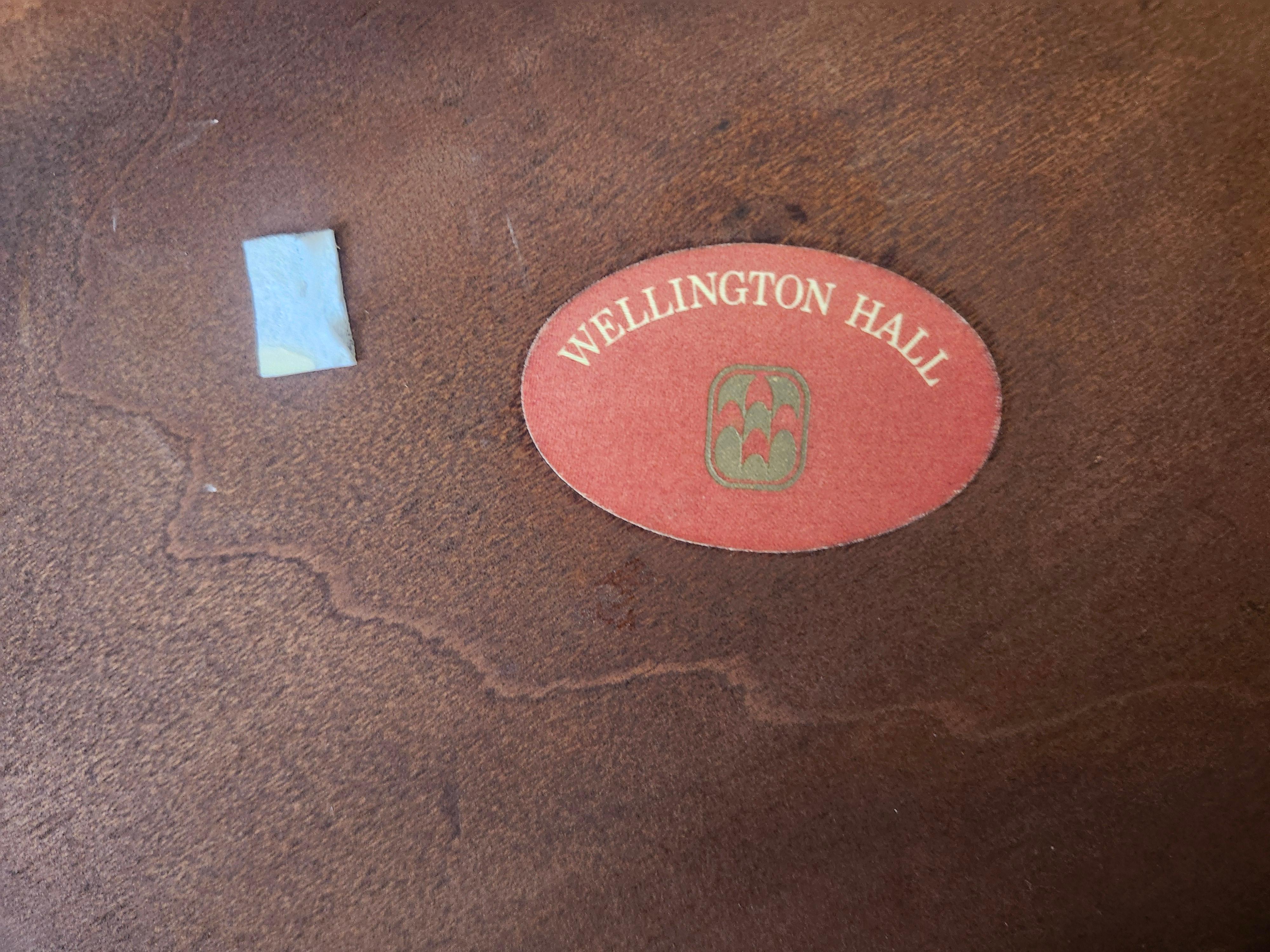 Caoba de principios del siglo XX con flores de campana incrustadas de Wellington Hall en venta 4