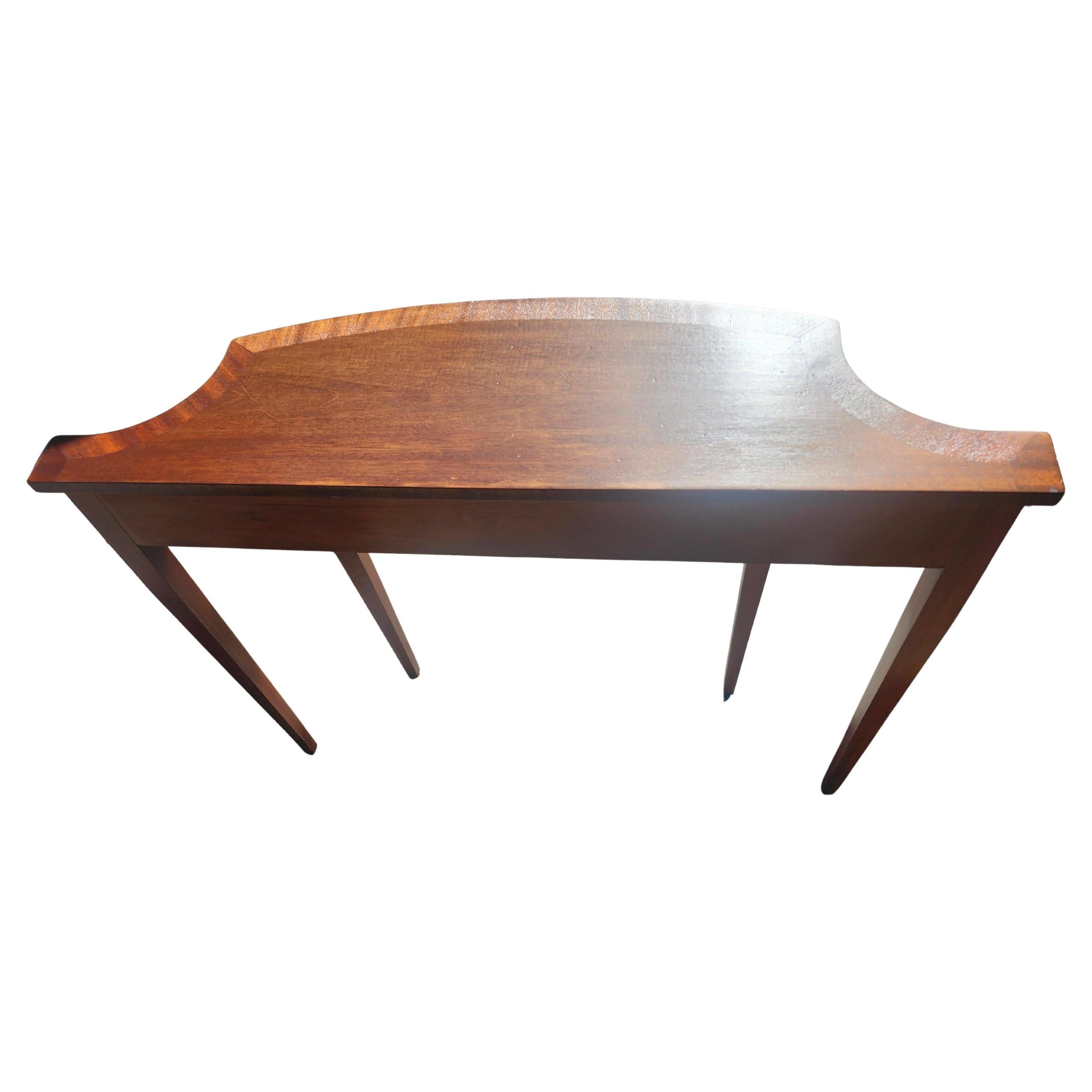 Caoba de principios del siglo XX con flores de campana incrustadas de Wellington Hall Estilo Adán en venta