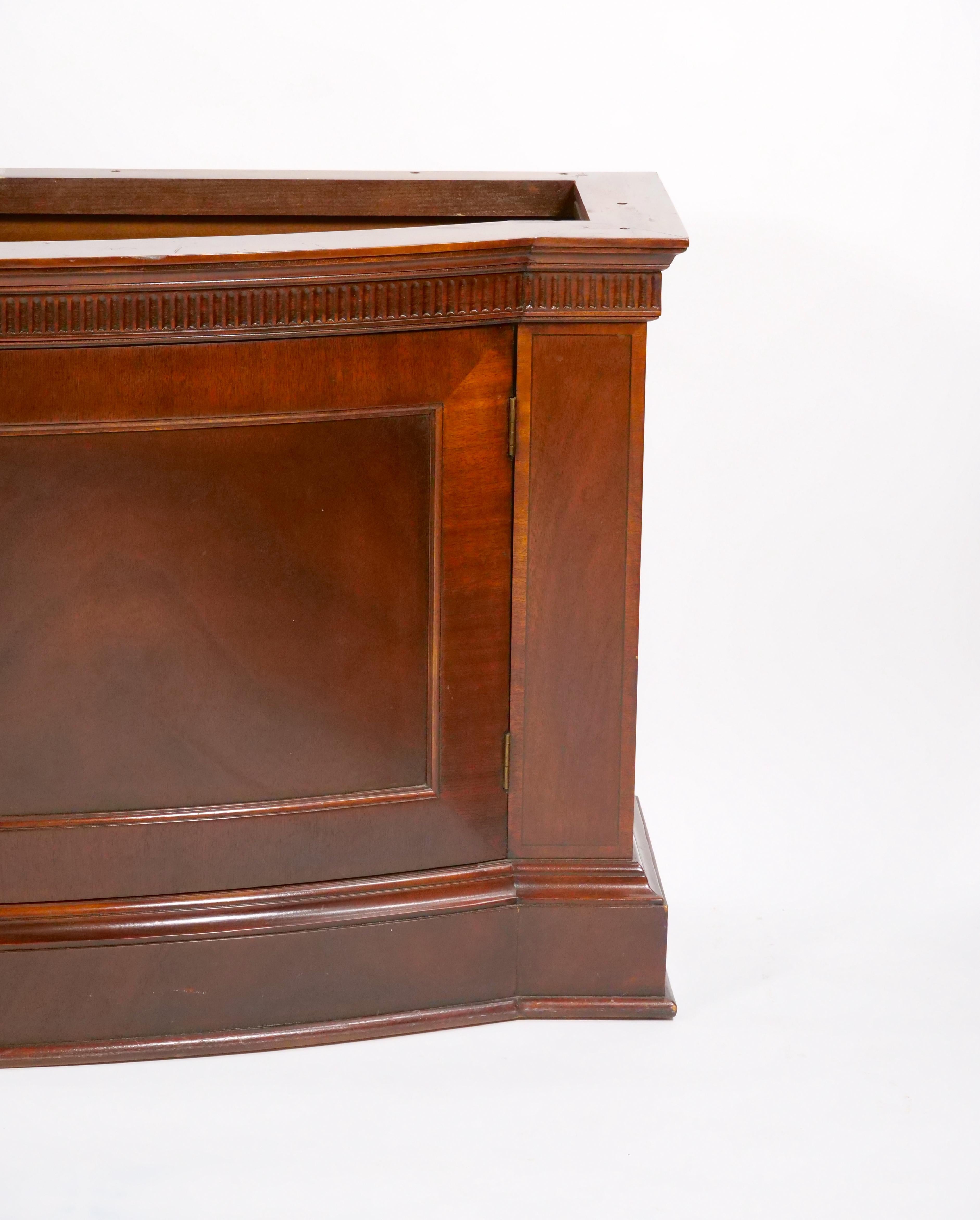 Early 20th Century  Mahogany Wood Demilune Shape Historical Charleston Cabinet For Sale 4