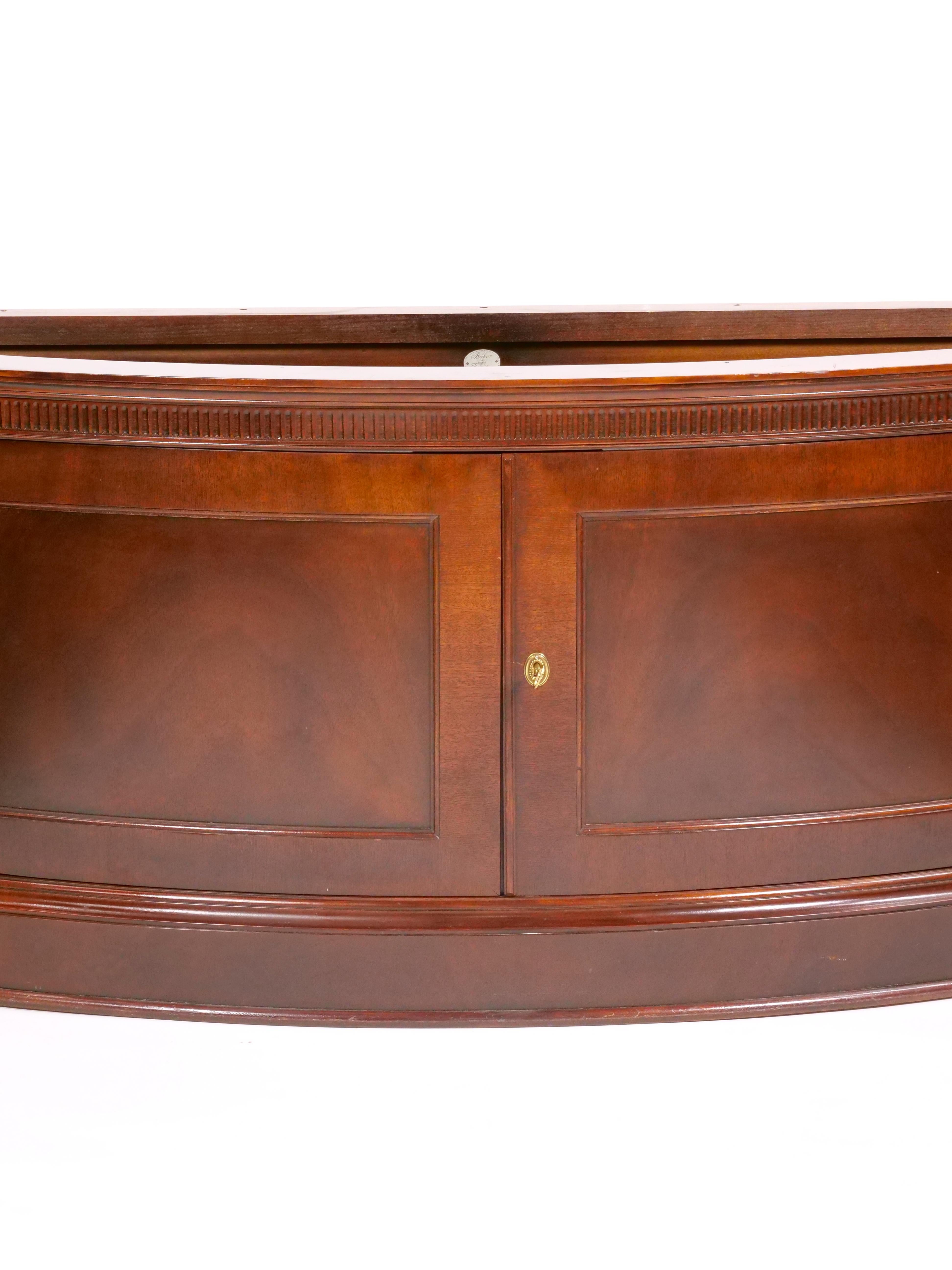 Early 20th Century  Mahogany Wood Demilune Shape Historical Charleston Cabinet For Sale 5