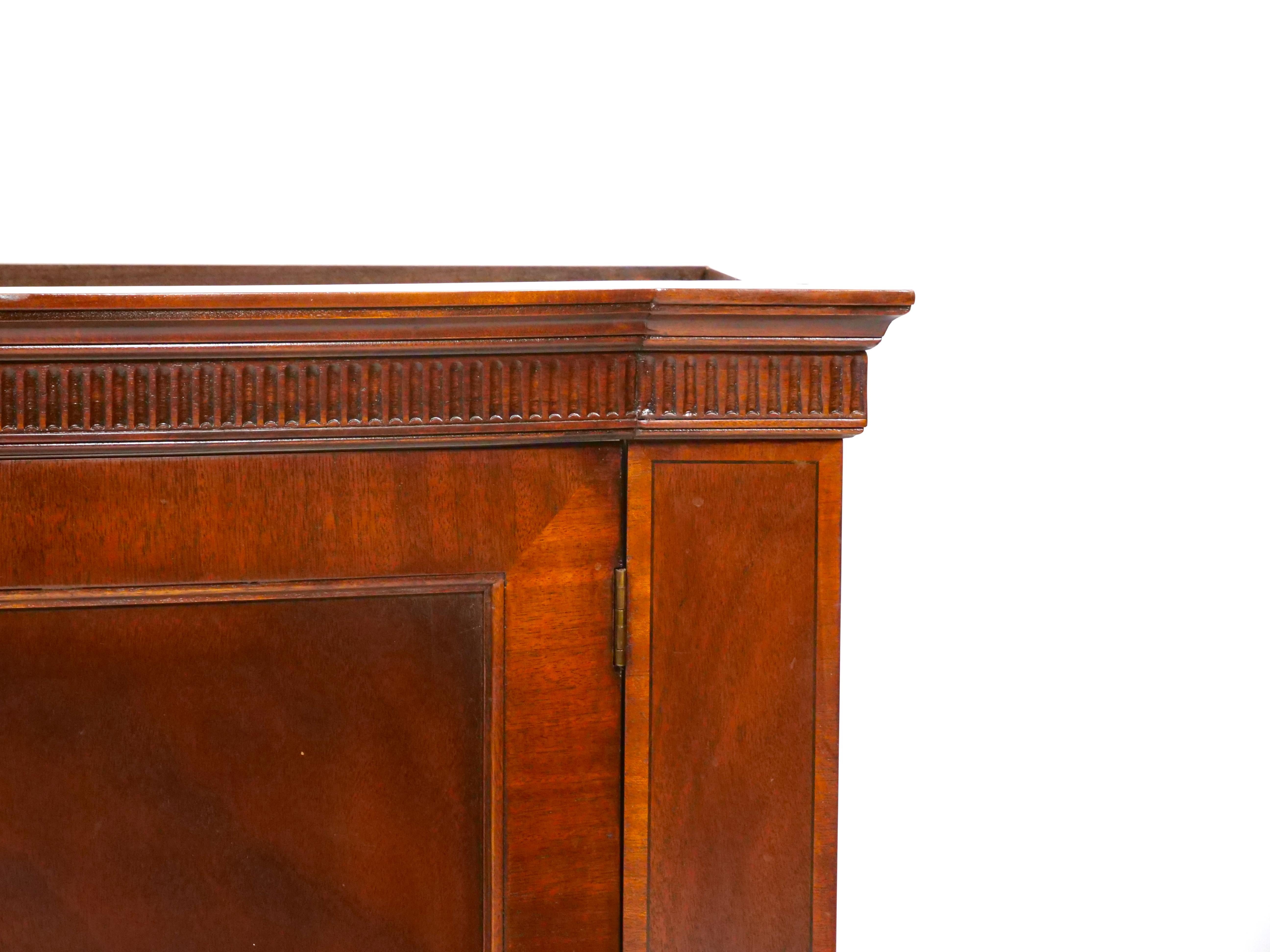Early 20th Century  Mahogany Wood Demilune Shape Historical Charleston Cabinet For Sale 7