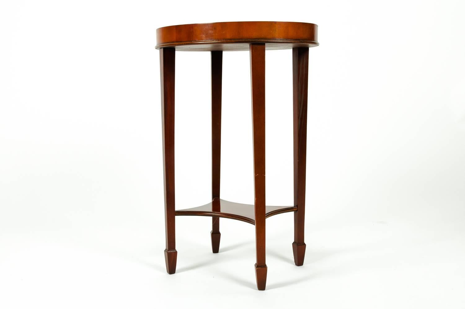 Inlay Early 20th Century Mahogany Wood Oval Table