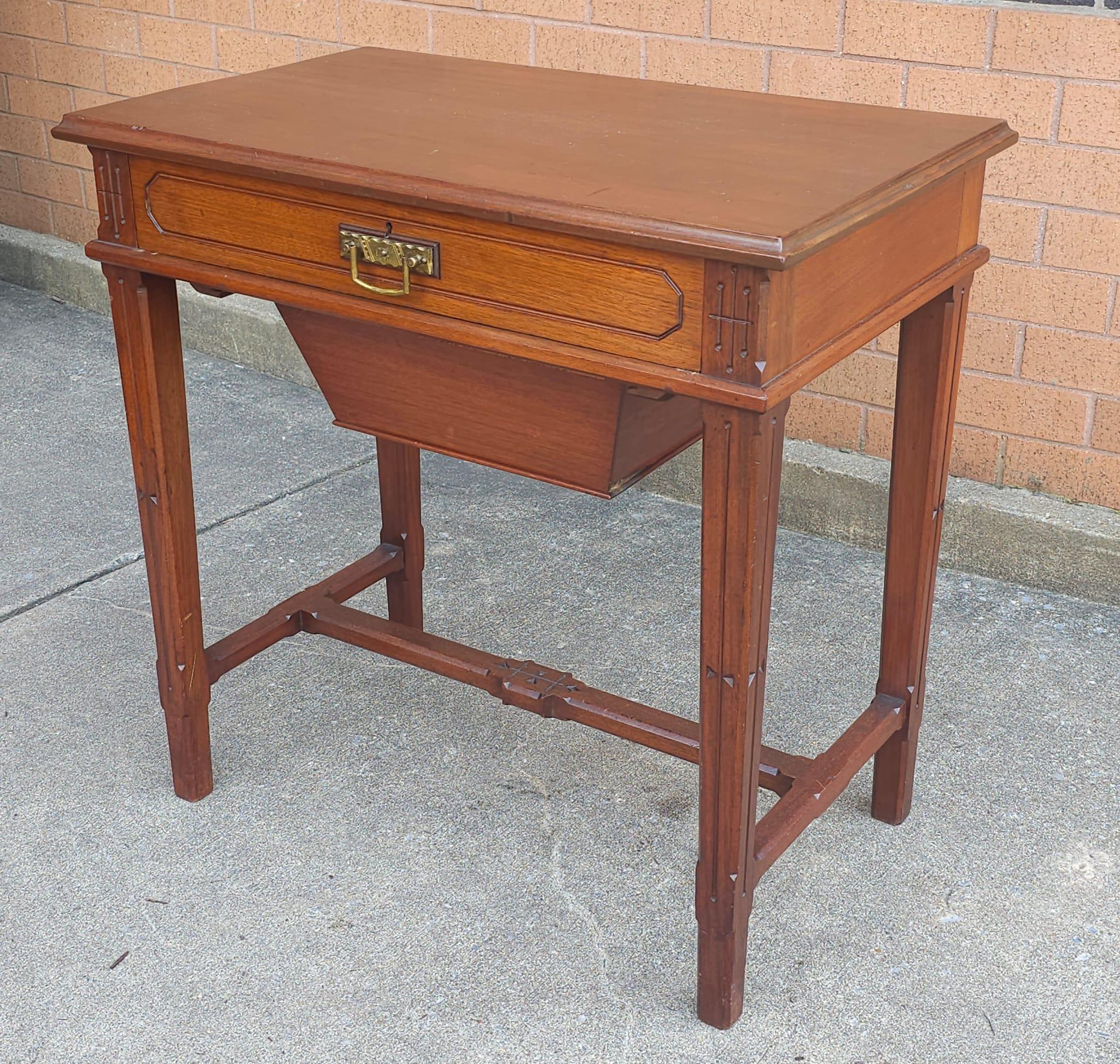 Early 20th Century Mahogany Work Table Sewing Table In Good Condition For Sale In Germantown, MD