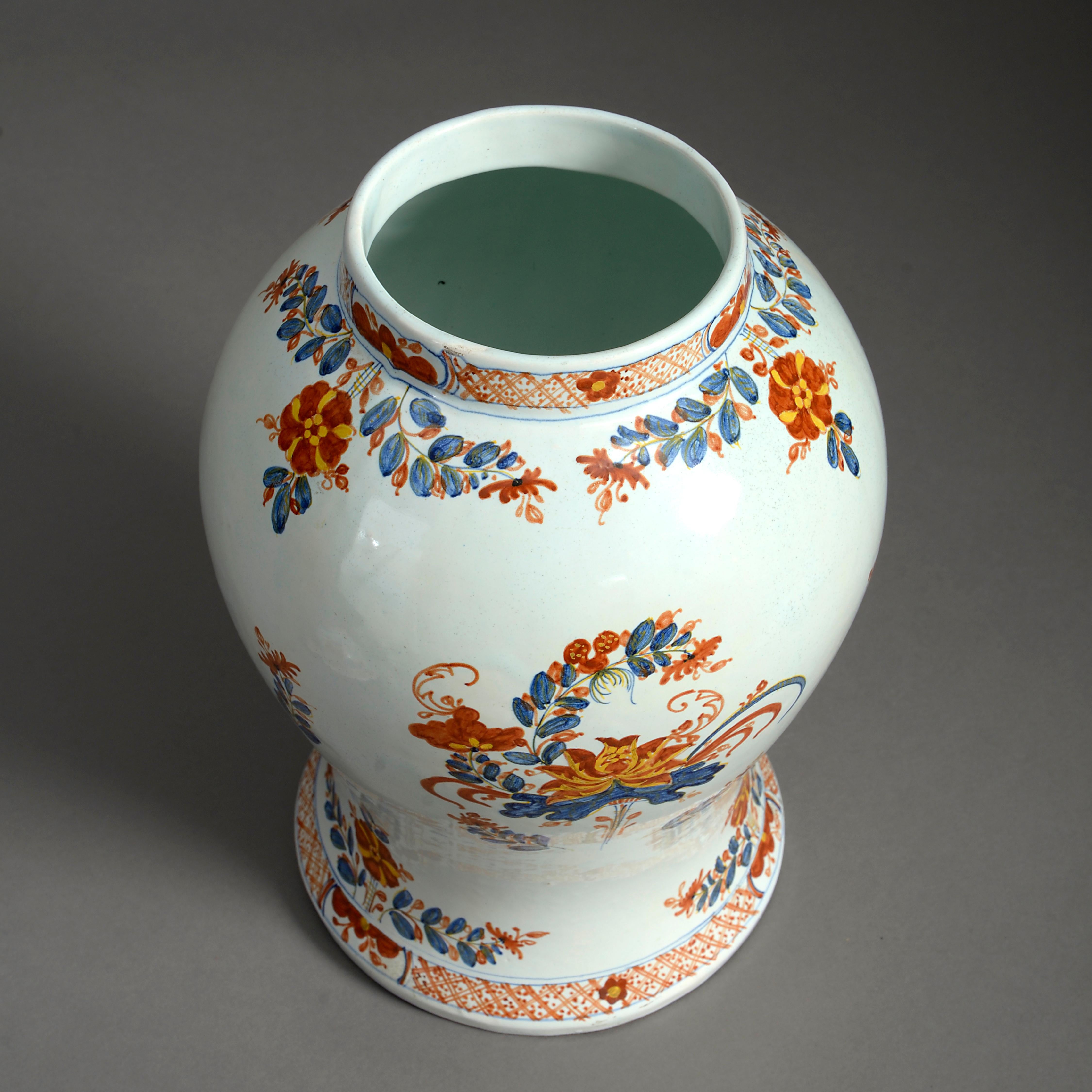 Maiolica-Gefäß und Deckel aus dem frühen 20. Jahrhundert (Italienisch)