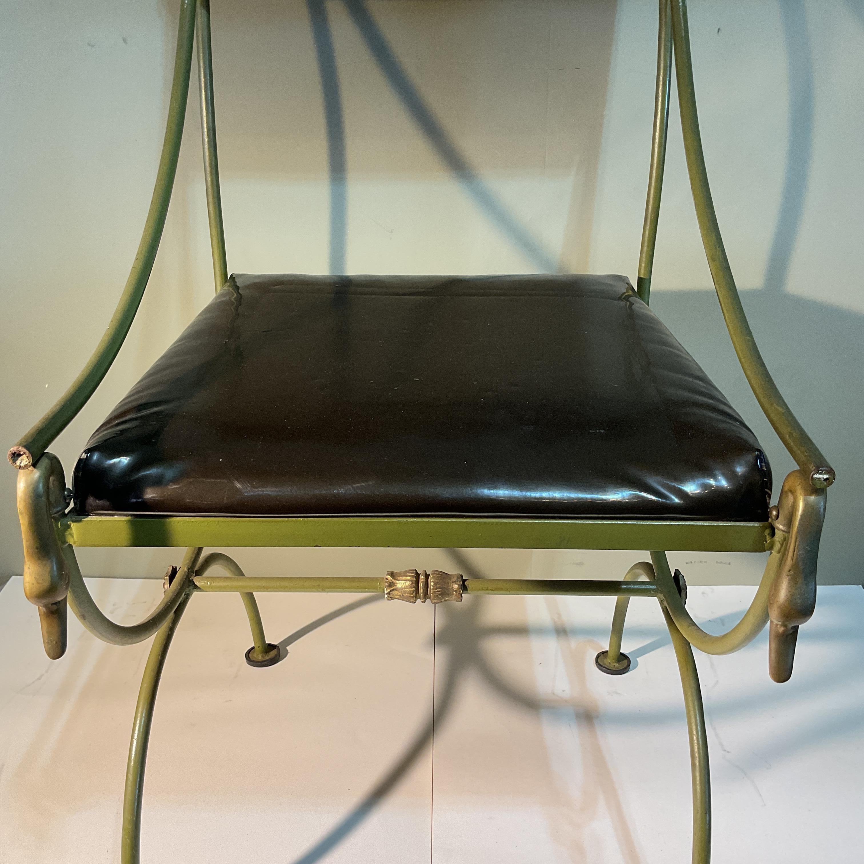 Silla auxiliar con cabeza de cisne estilo Maison Jansen de principios del siglo XX Estadounidense en venta