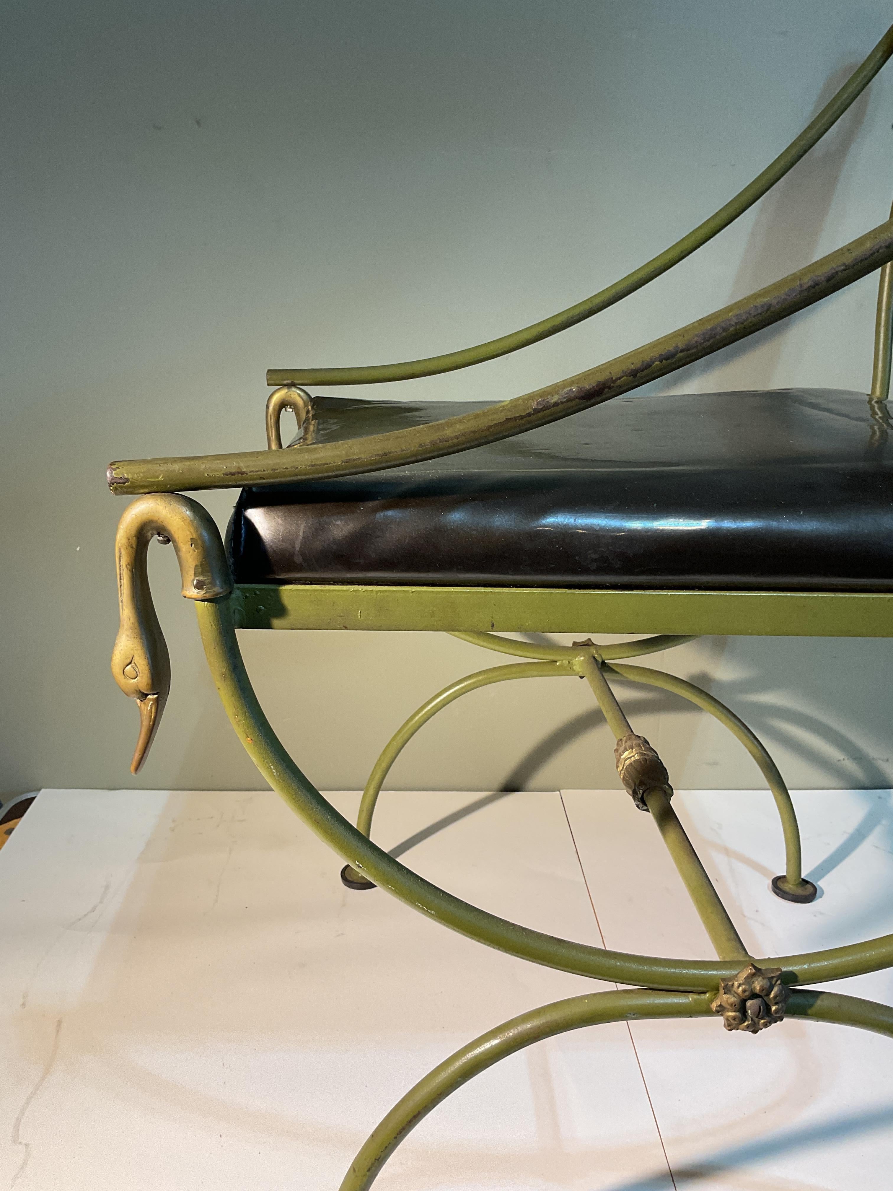 Silla auxiliar con cabeza de cisne estilo Maison Jansen de principios del siglo XX en venta 3