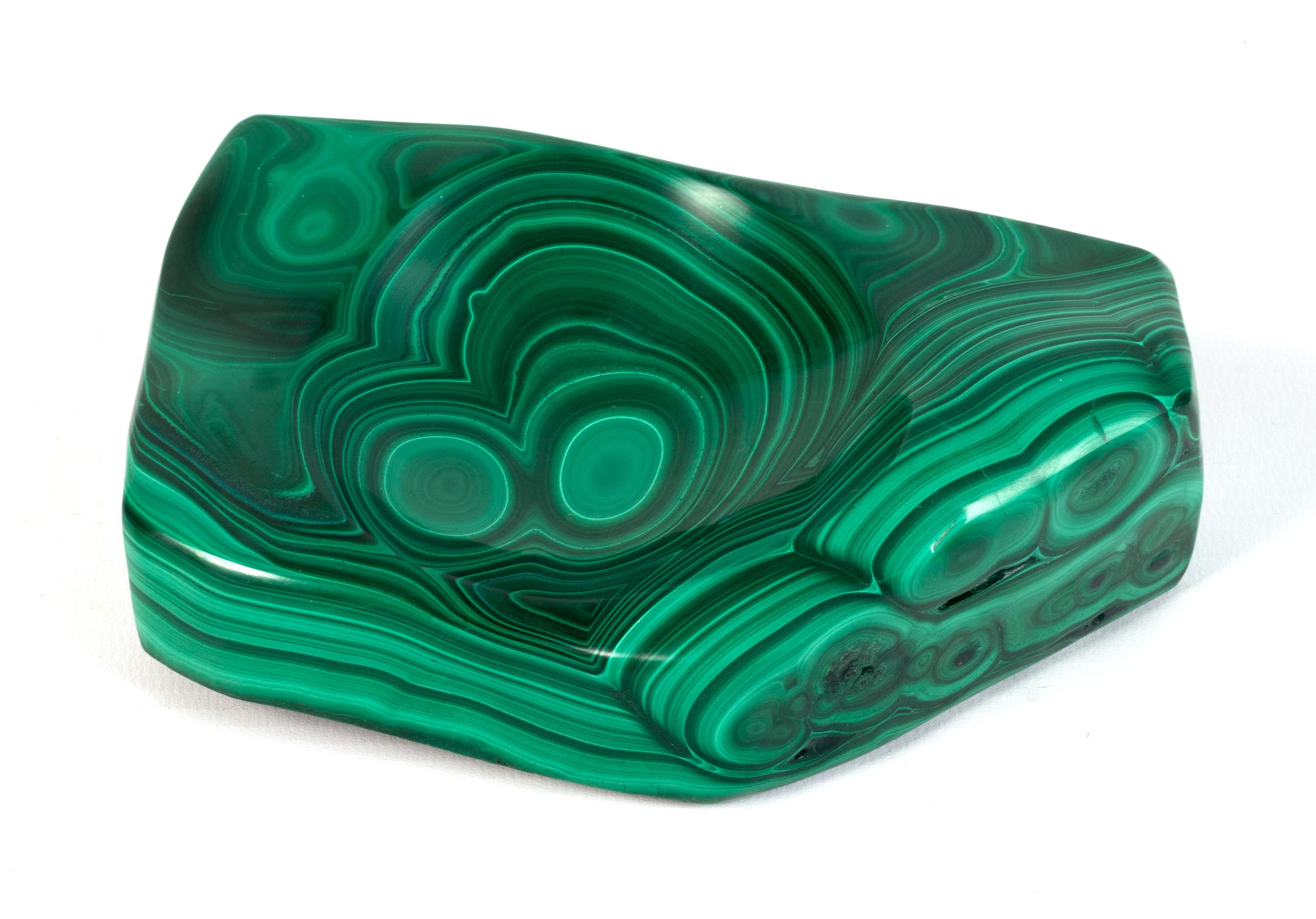 An Early 20th Century Malachite Vide Poche Dish Italy, C.1940.

A substantial piece of all natural malachite mineral stone (Weighing 1.5Kg). Polished beautifully to depict the natural pattern formation of this stunning rock.

In excellent