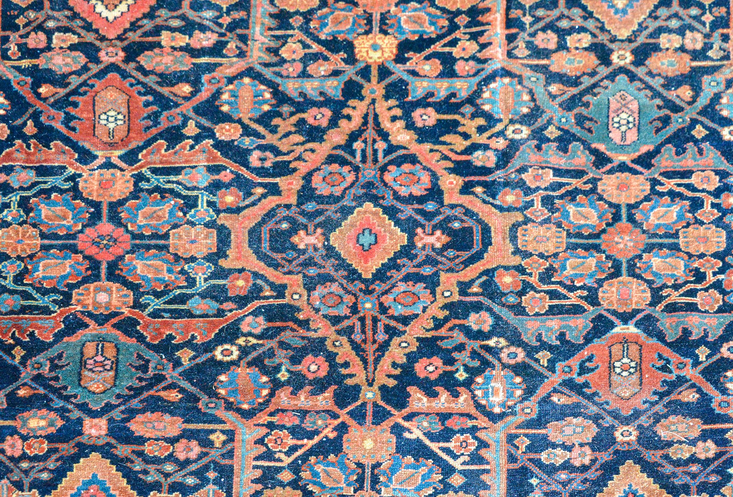 Early 20th Century Malayer Rug In Good Condition For Sale In Chicago, IL